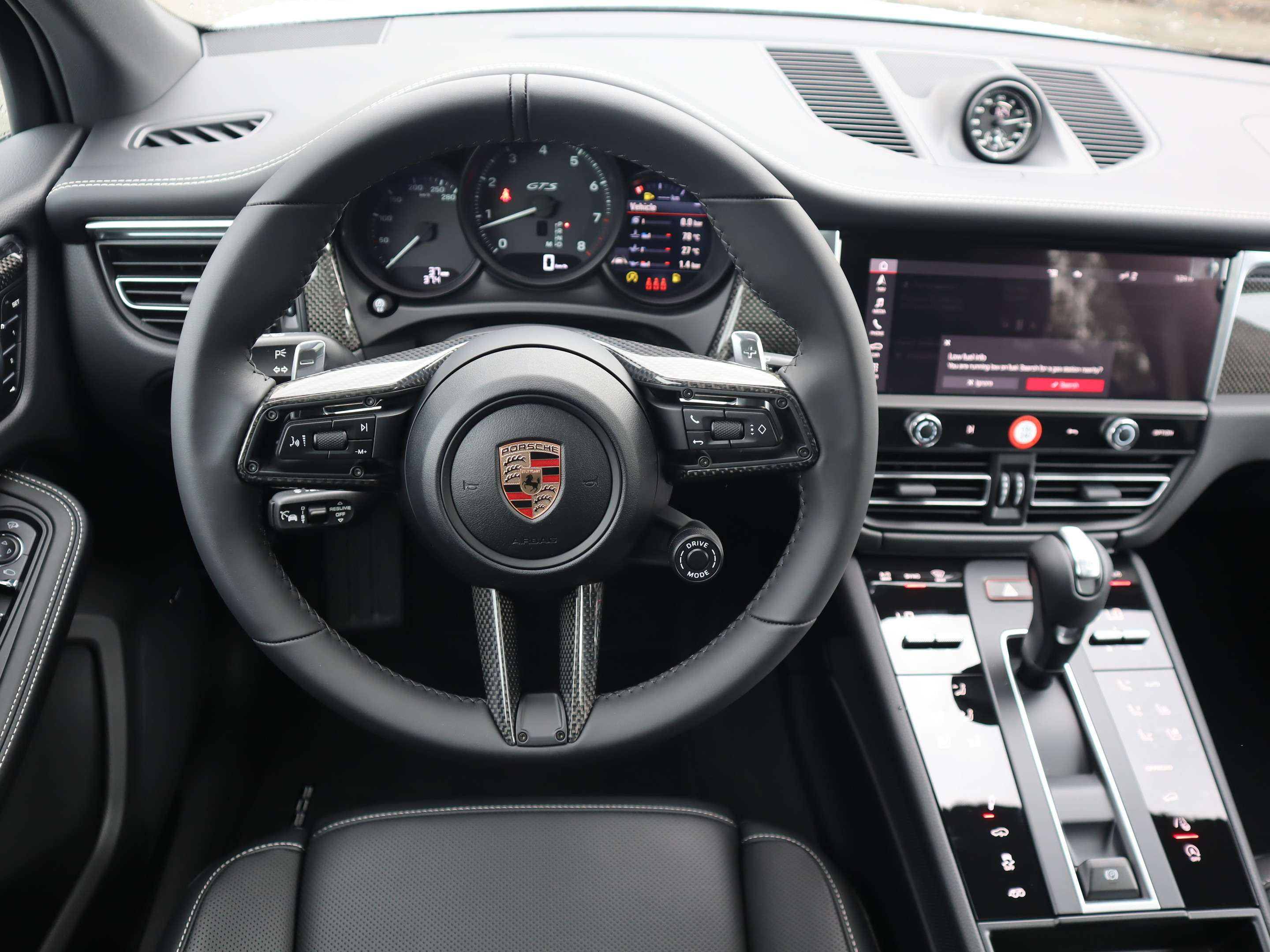 2026 Porsche Macan GTS AWD thumb 14