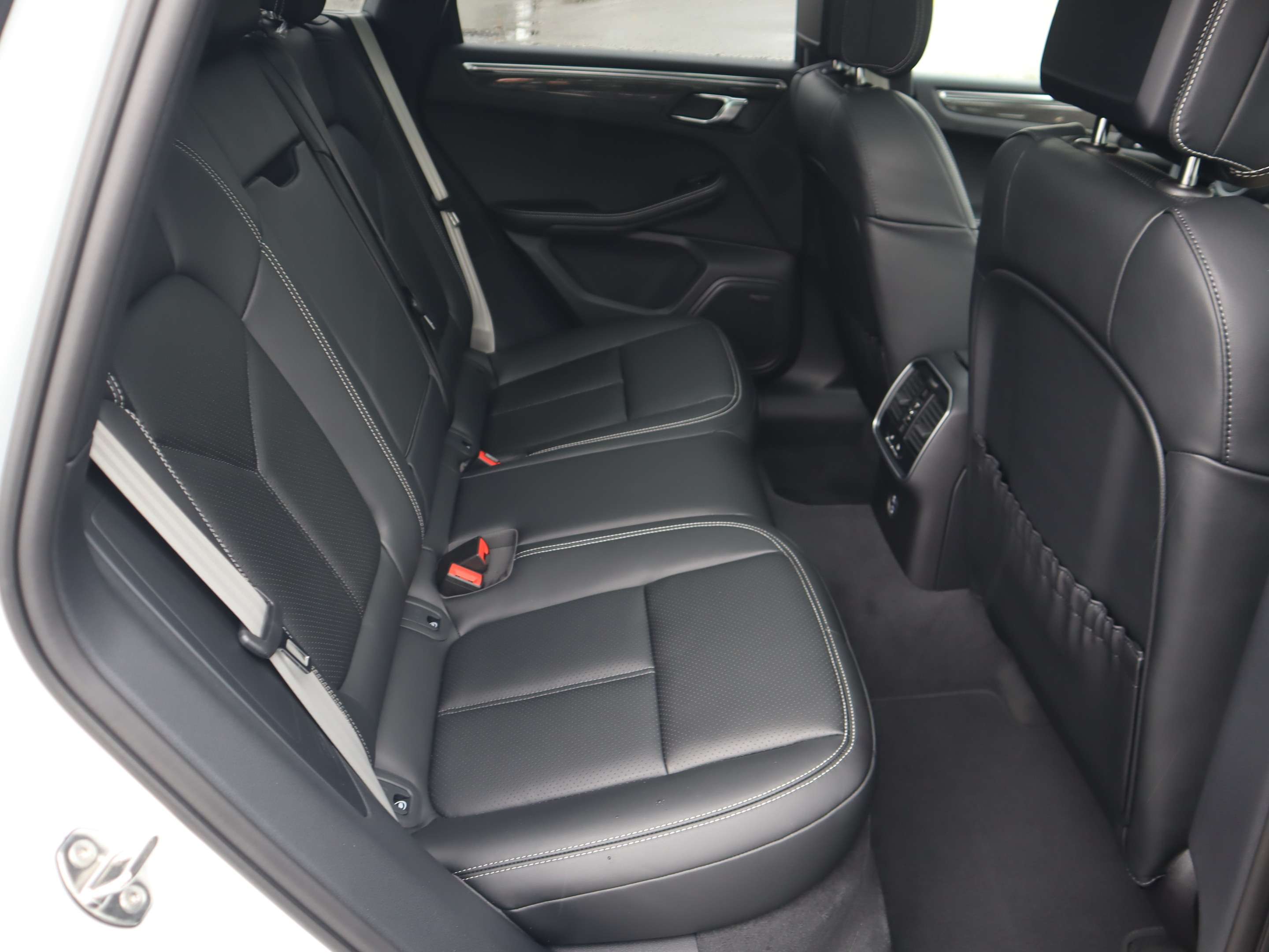 2026 Porsche Macan GTS AWD thumb 27