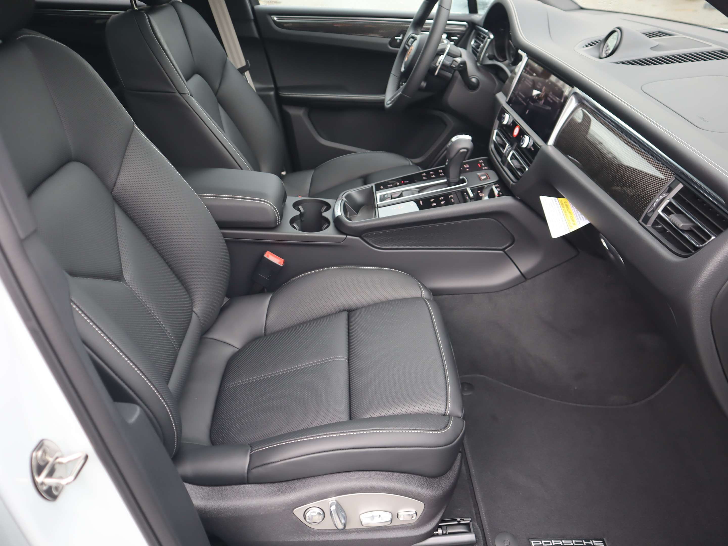 2026 Porsche Macan GTS AWD thumb 25