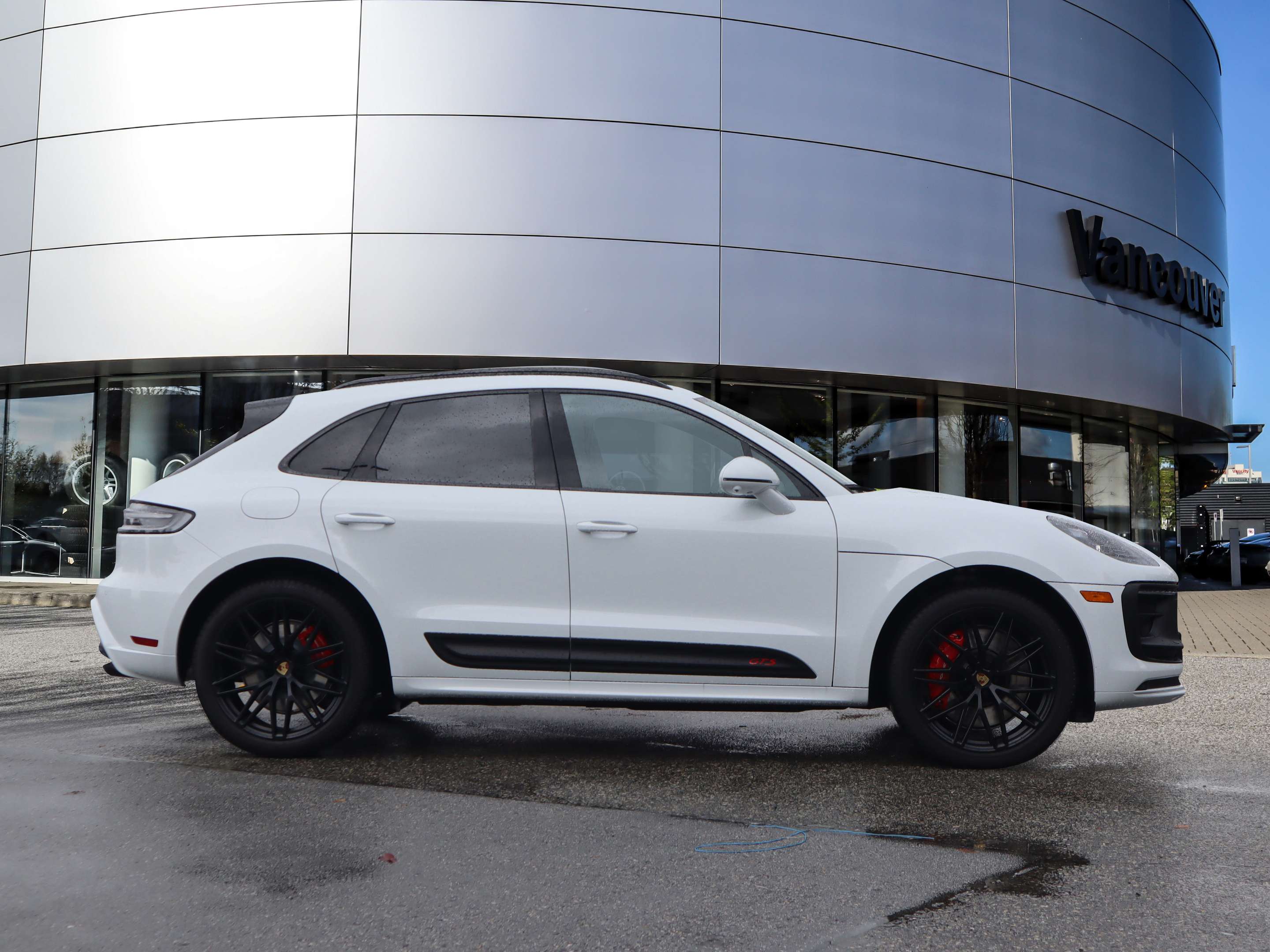 2026 Porsche Macan GTS AWD thumb 6