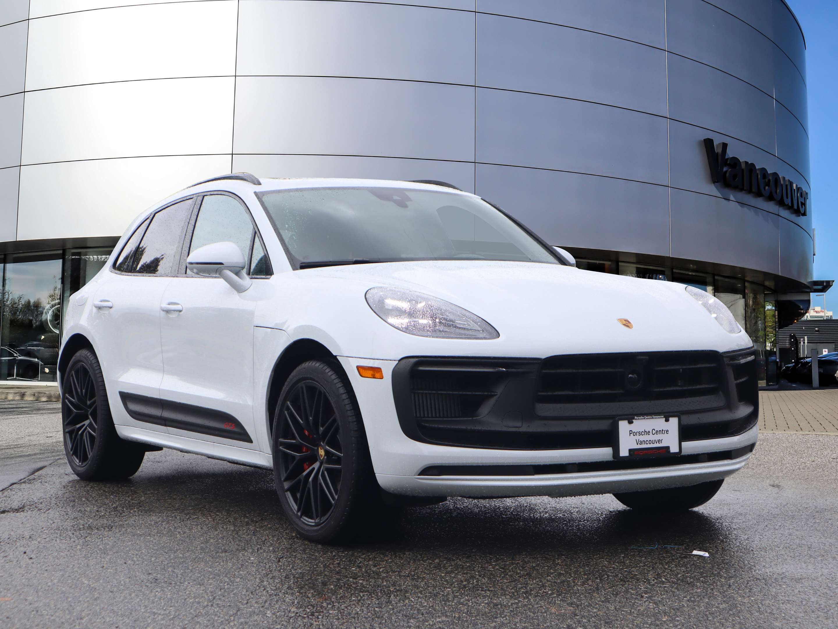 2026 Porsche Macan GTS AWD thumb 7