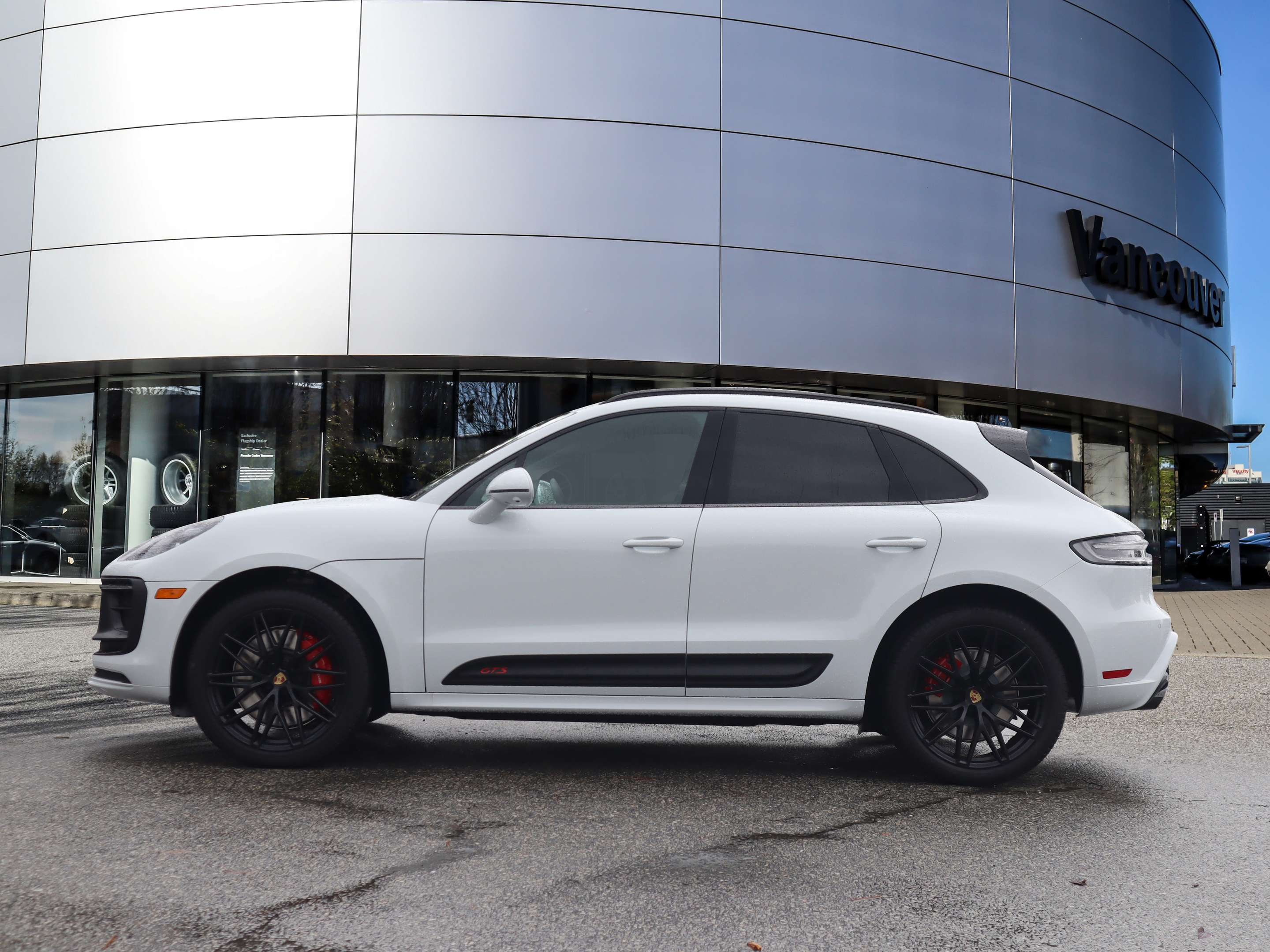 2026 Porsche Macan GTS AWD alt 2