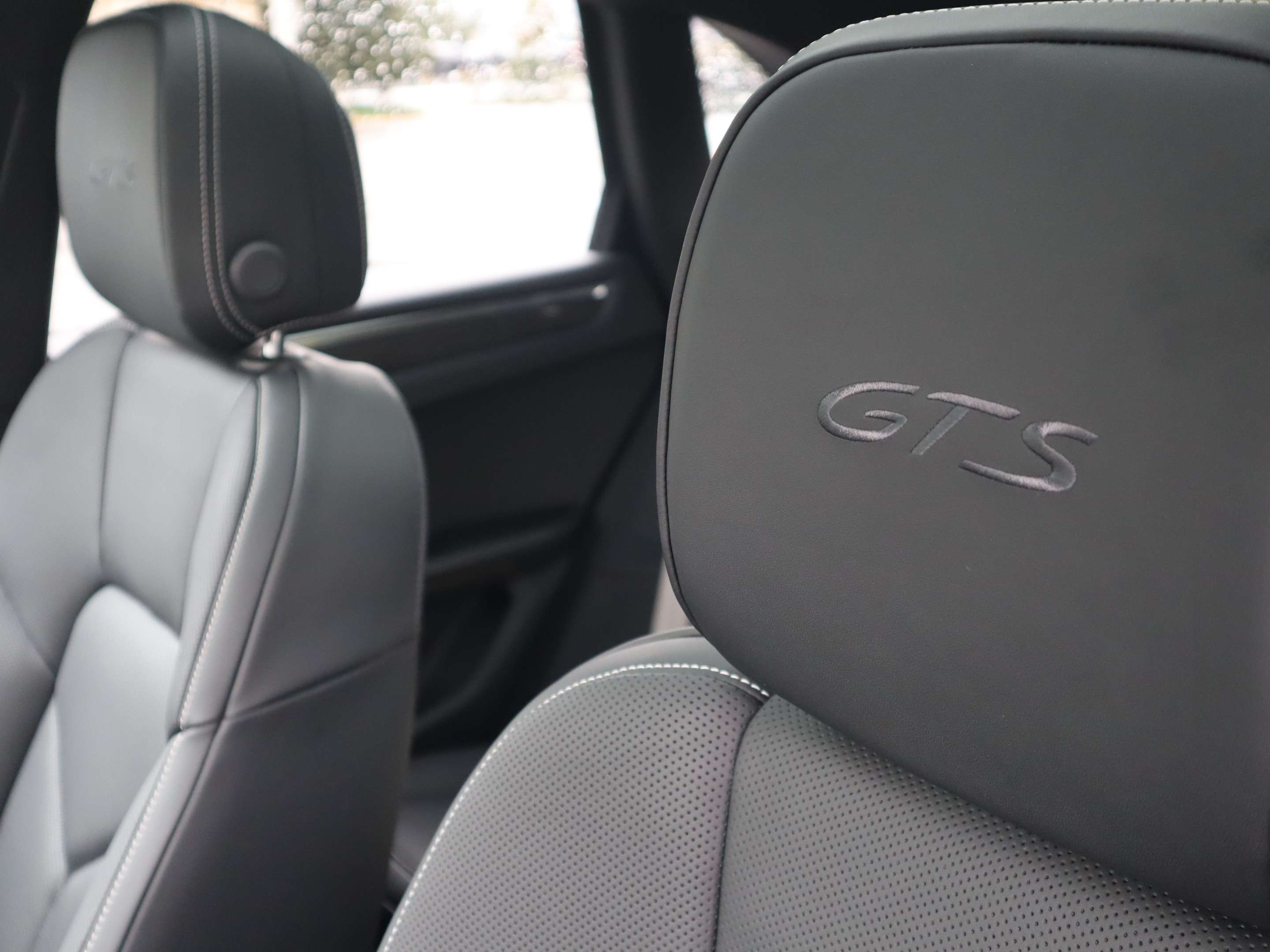 2026 Porsche Macan GTS AWD thumb 21