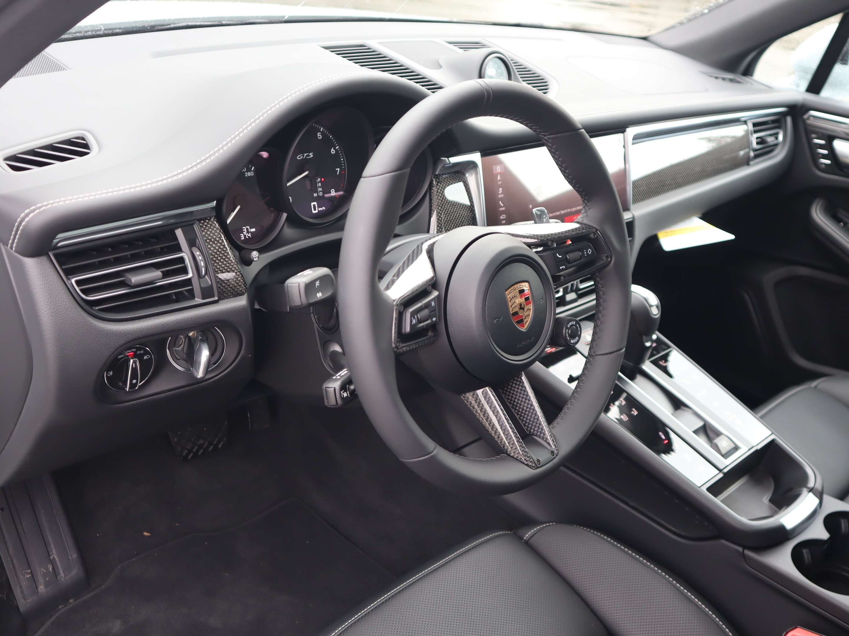 2026 Porsche Macan GTS AWD thumb 12