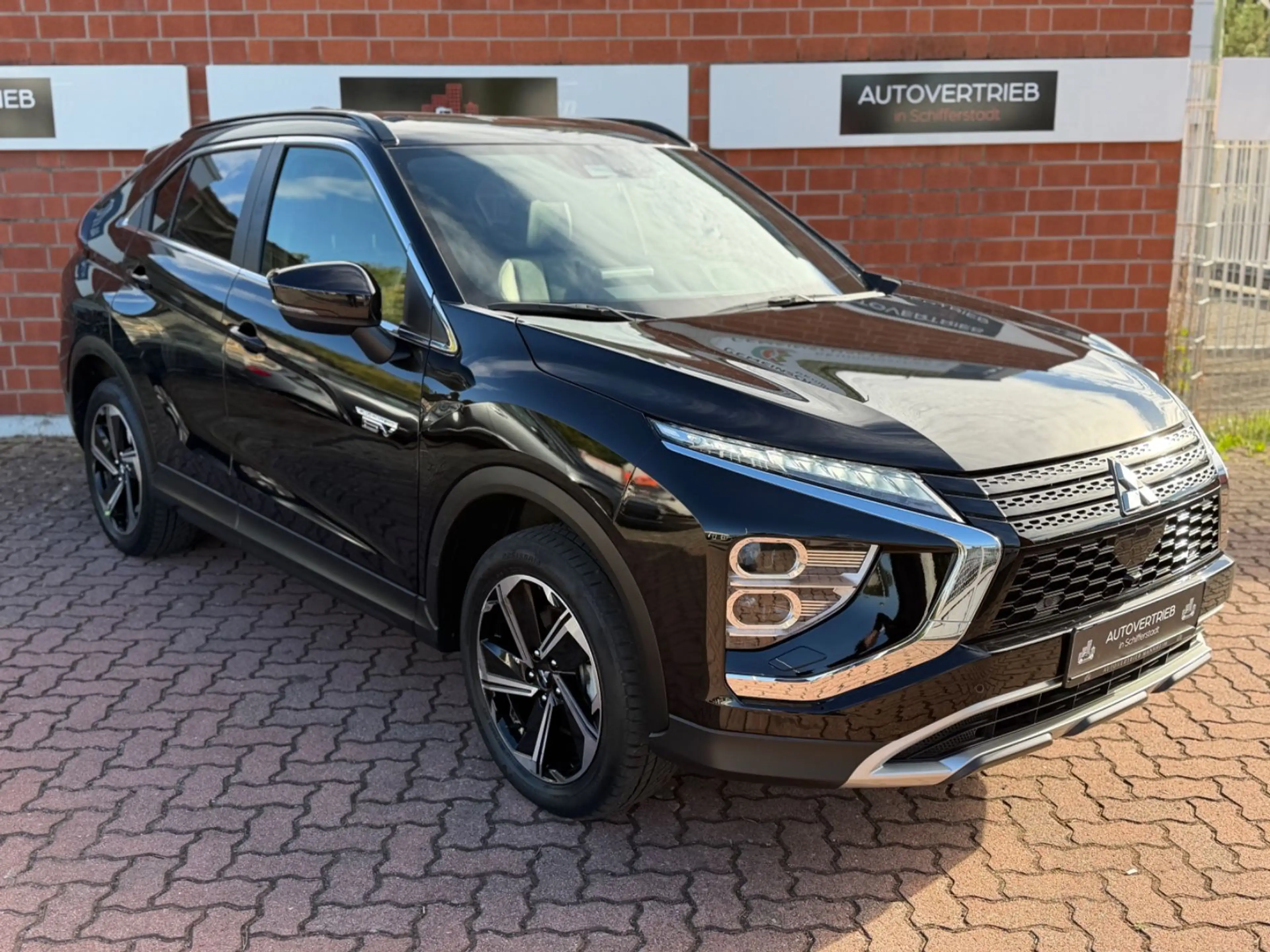 Mitsubishi Eclipse Cross Plus Hybrid 4WD /AHK/KAMERA/S.HEFT — photo 3