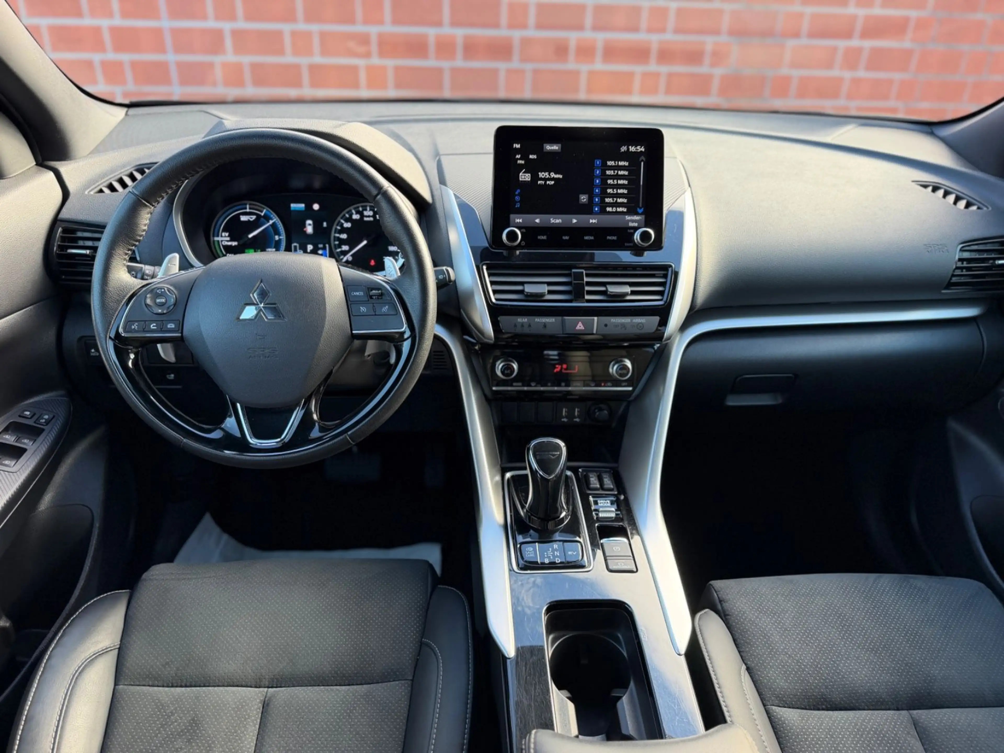 Mitsubishi Eclipse Cross Plus Hybrid 4WD /AHK/KAMERA/S.HEFT — photo 12