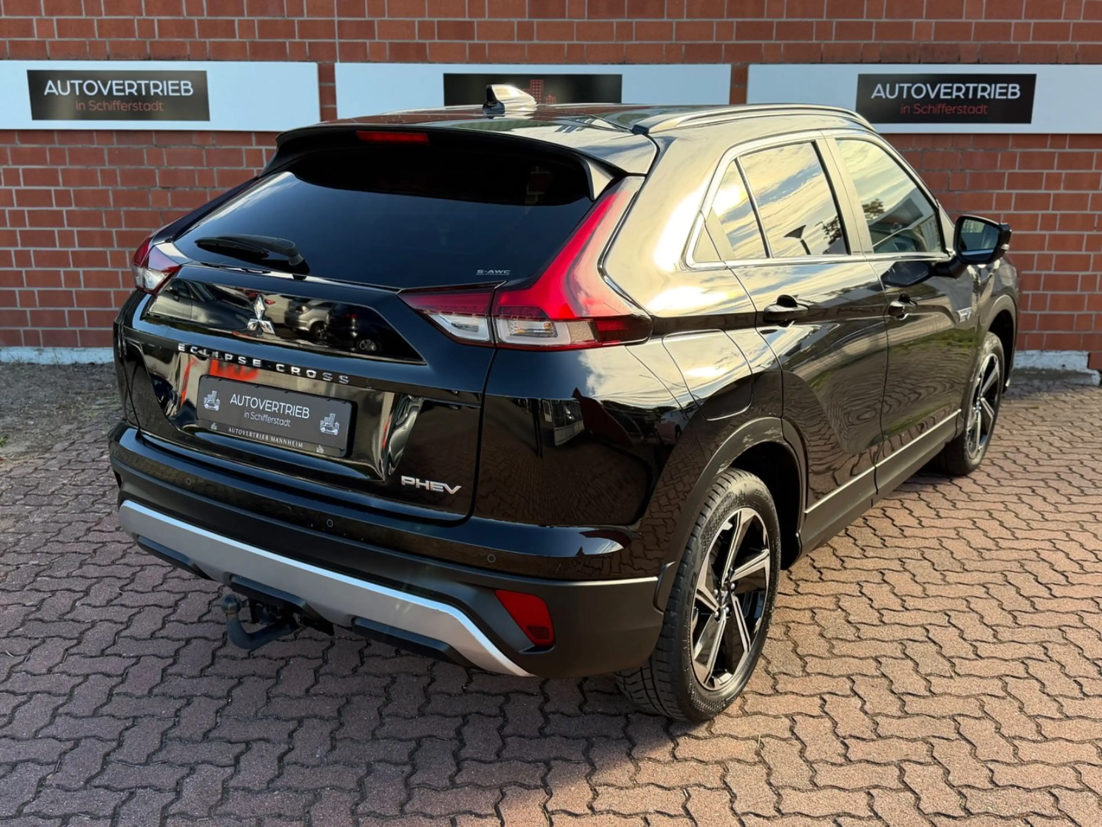 Mitsubishi Eclipse Cross Plus Hybrid 4WD /AHK/KAMERA/S.HEFT — photo 4