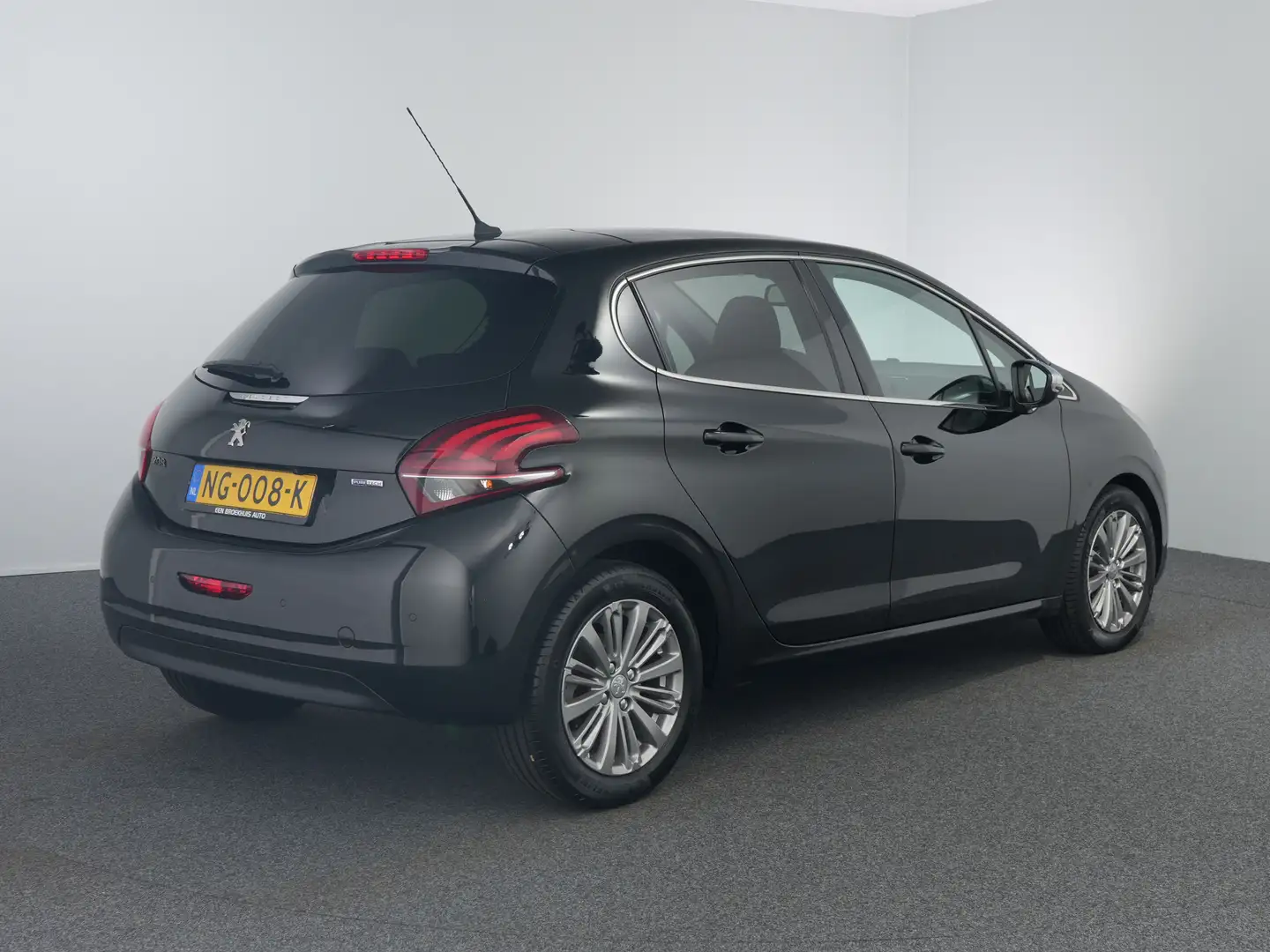 Peugeot 208 1.2 PureTech Allure | Achteruitrijcamera standaard Schwarz - 2