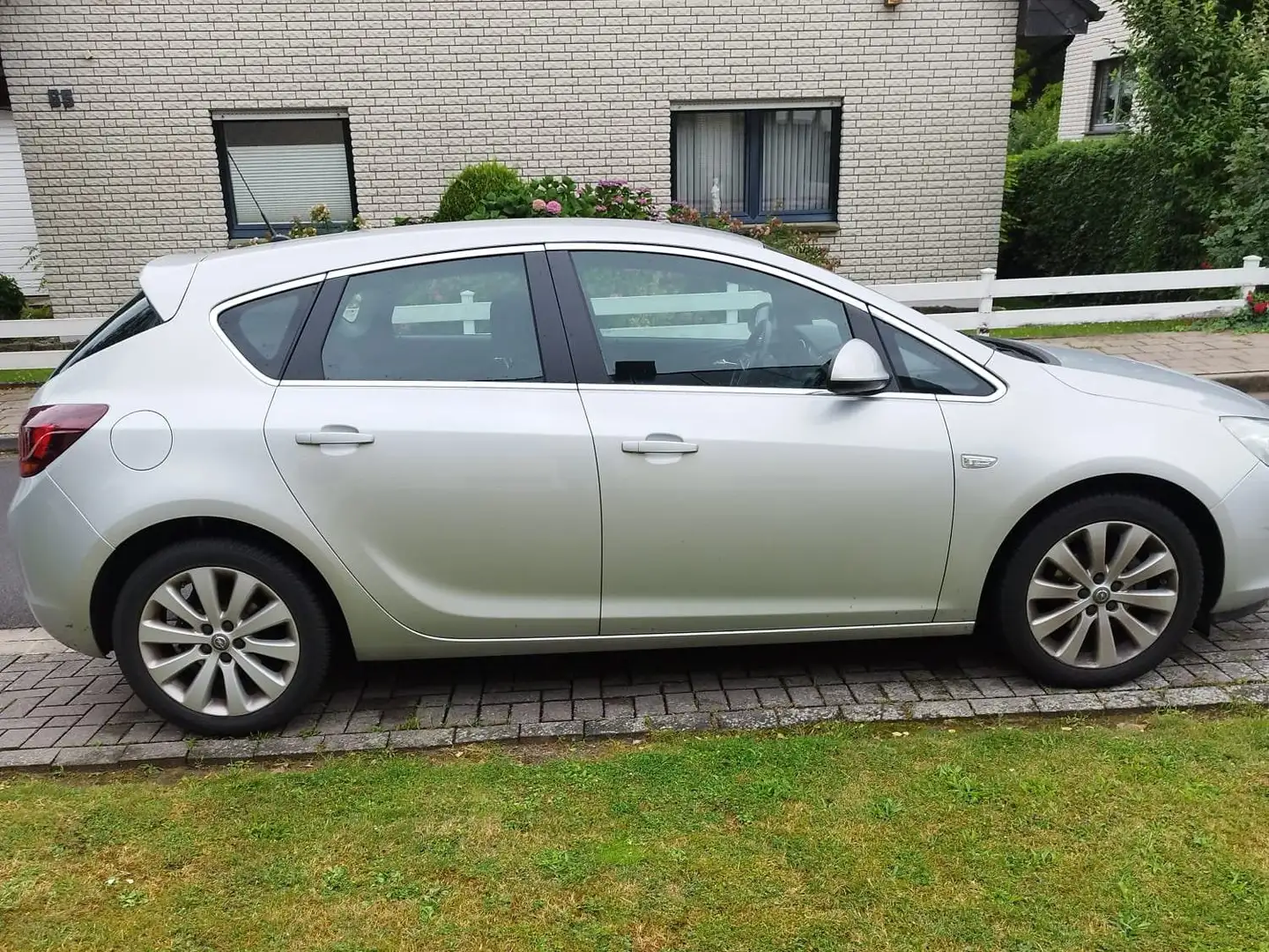 Opel Astra Astra 1.6 Cosmo Silber - 1