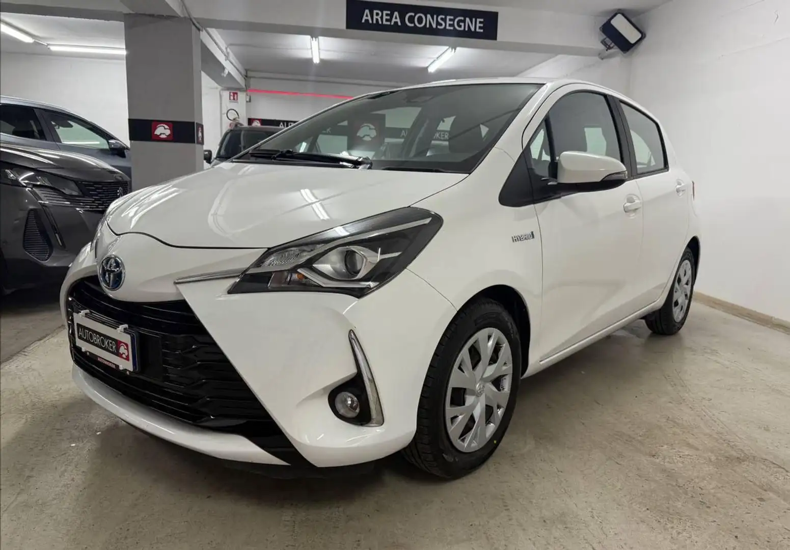 Toyota Yaris 1.5 Hybrid 5 porte Business Bianco - 1