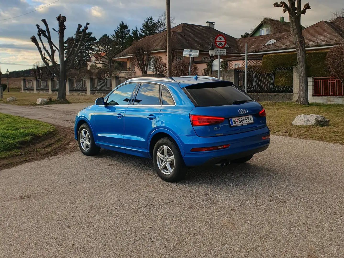 Audi Q3 TFSI Blau - 2
