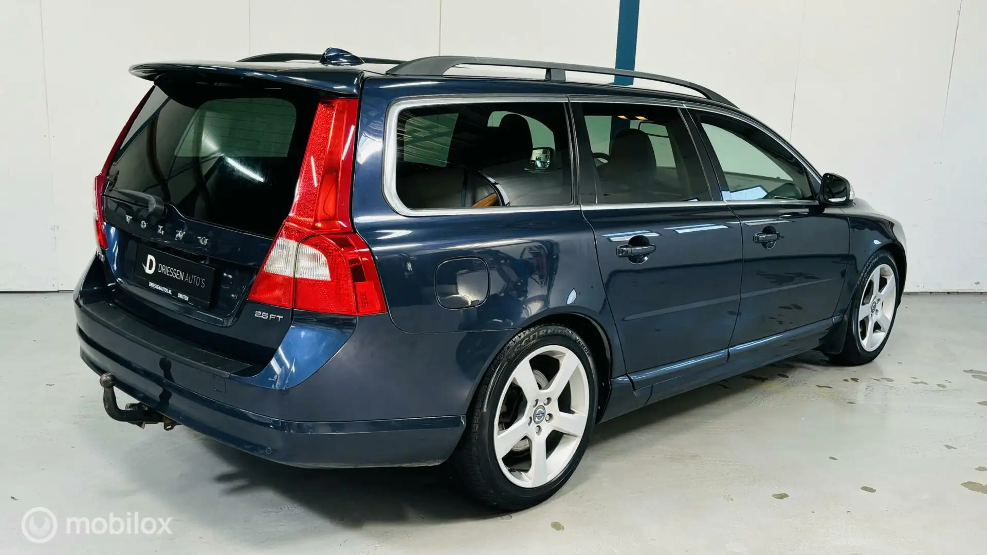 Volvo V70 2.5FT Momentum Blauw - 2