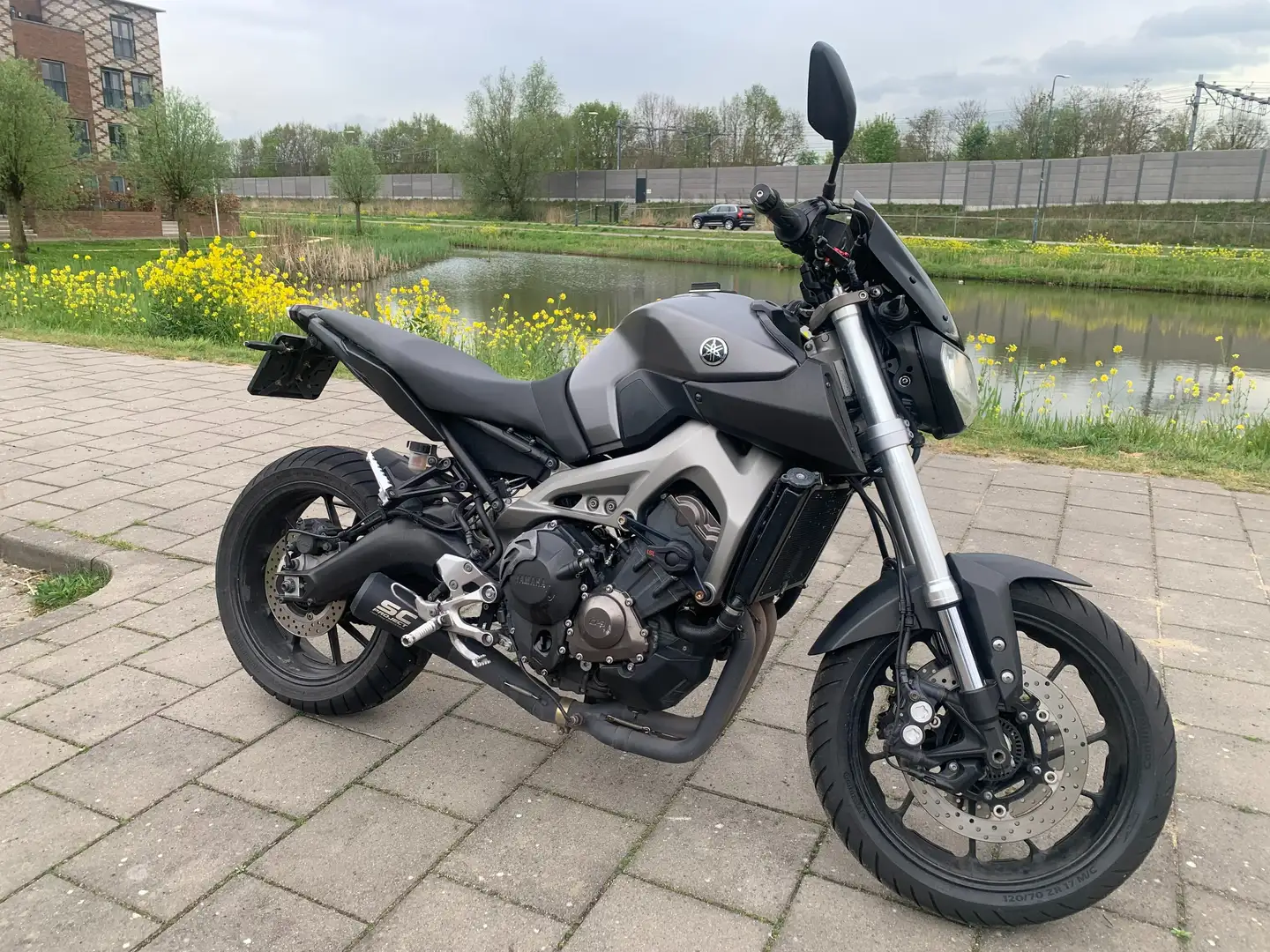 Yamaha MT-09 ABS Grijs - 2