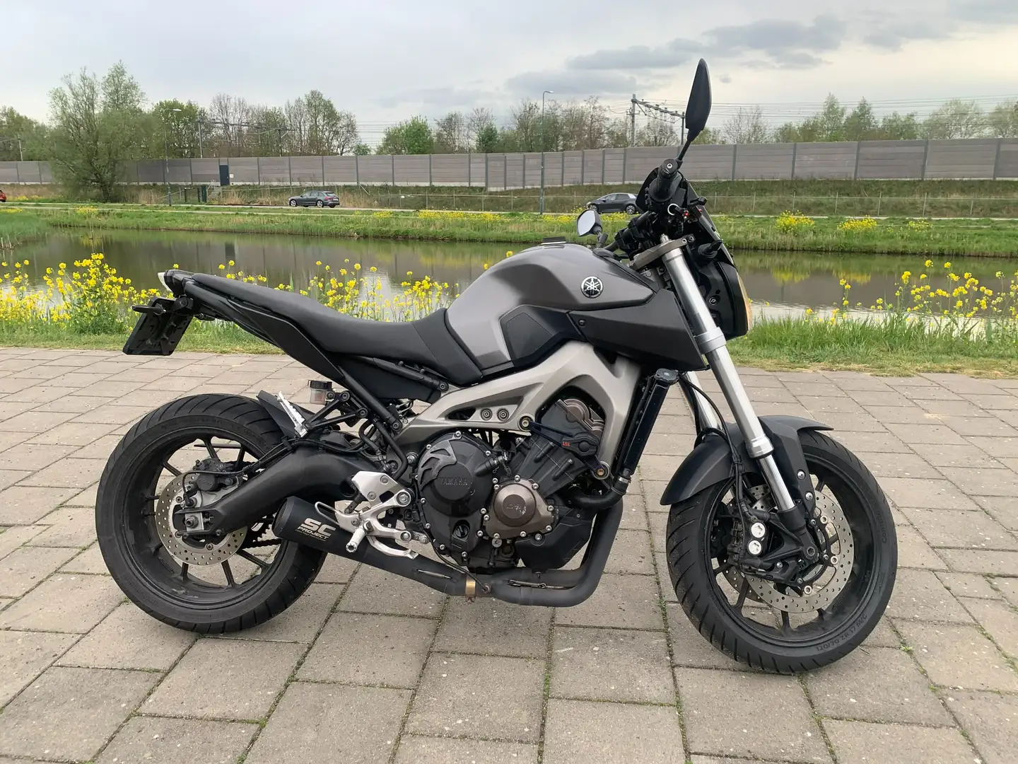 Yamaha MT-09 ABS Grijs - 1