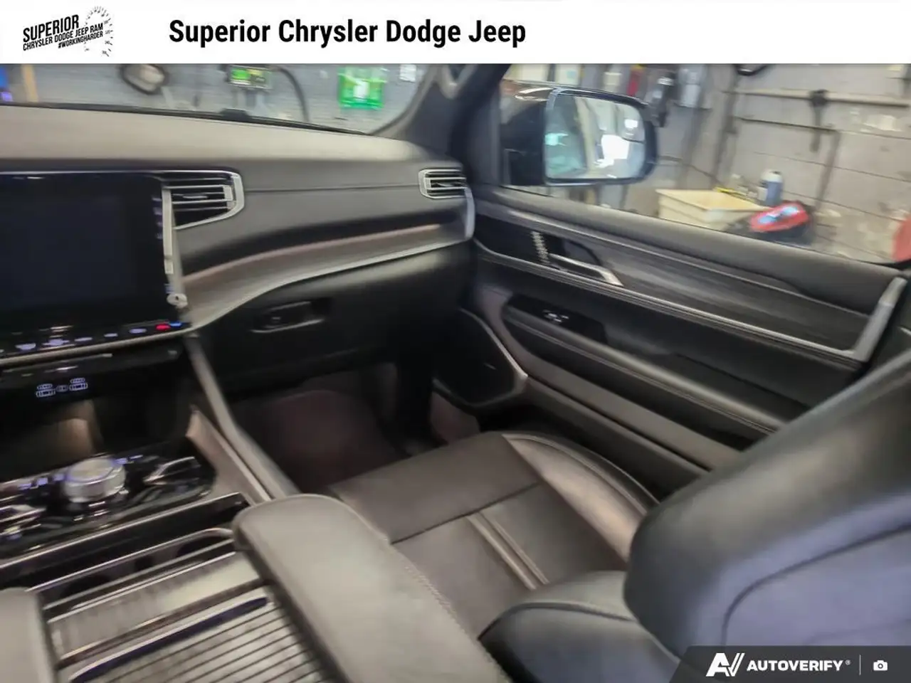 Jeep Wagoneer снимка Jeep Wagoneer