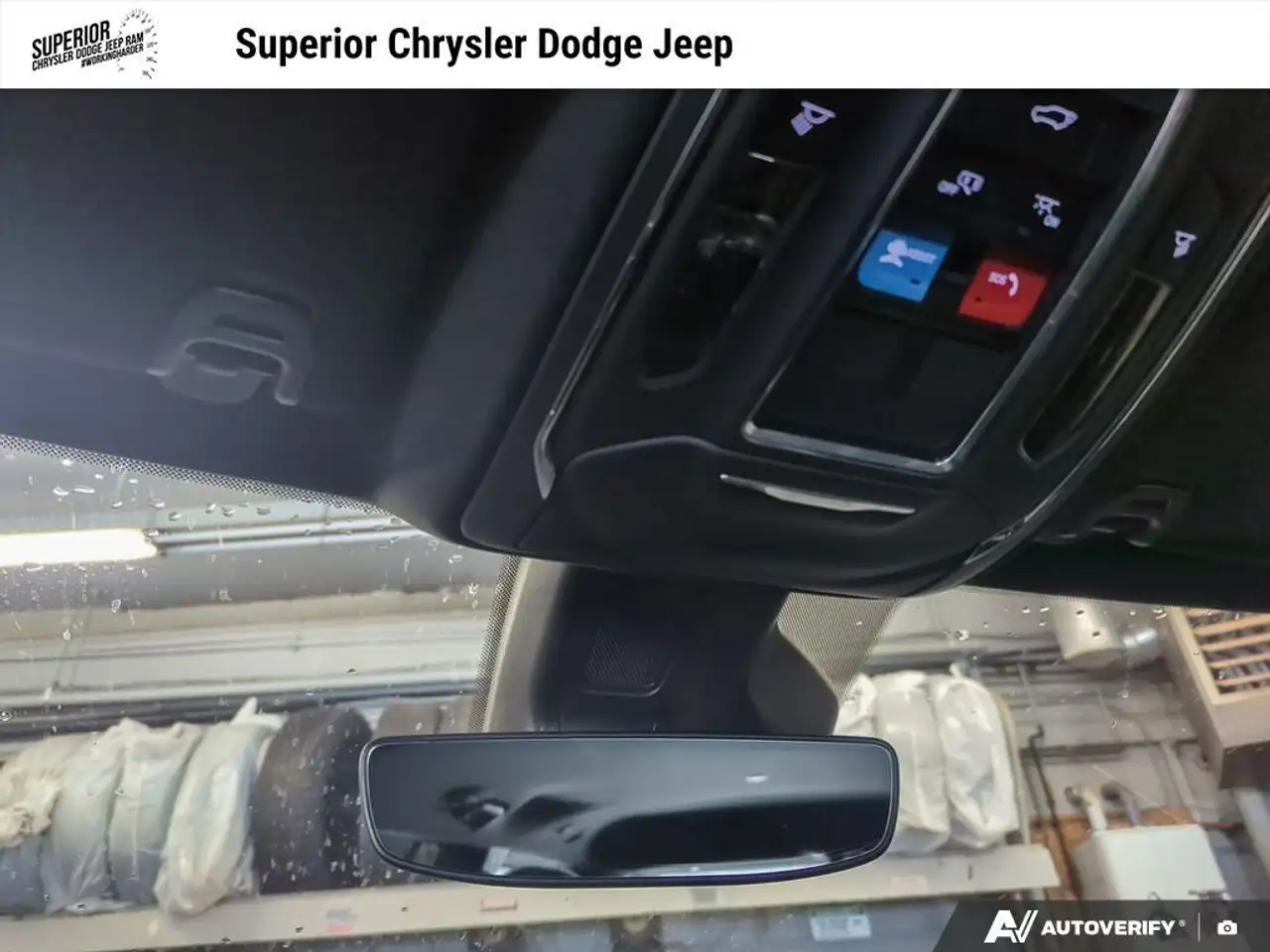 Jeep Wagoneer снимка Jeep Wagoneer