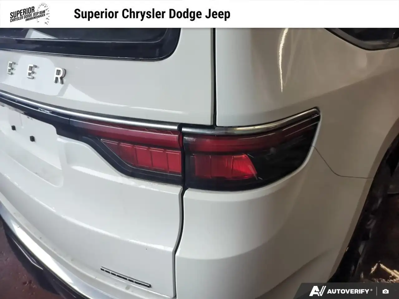 Jeep Wagoneer снимка Jeep Wagoneer