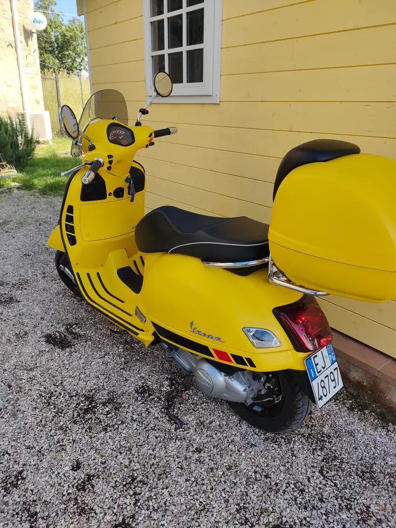 Piaggio Vespa GTS 300 Žlutá - 1