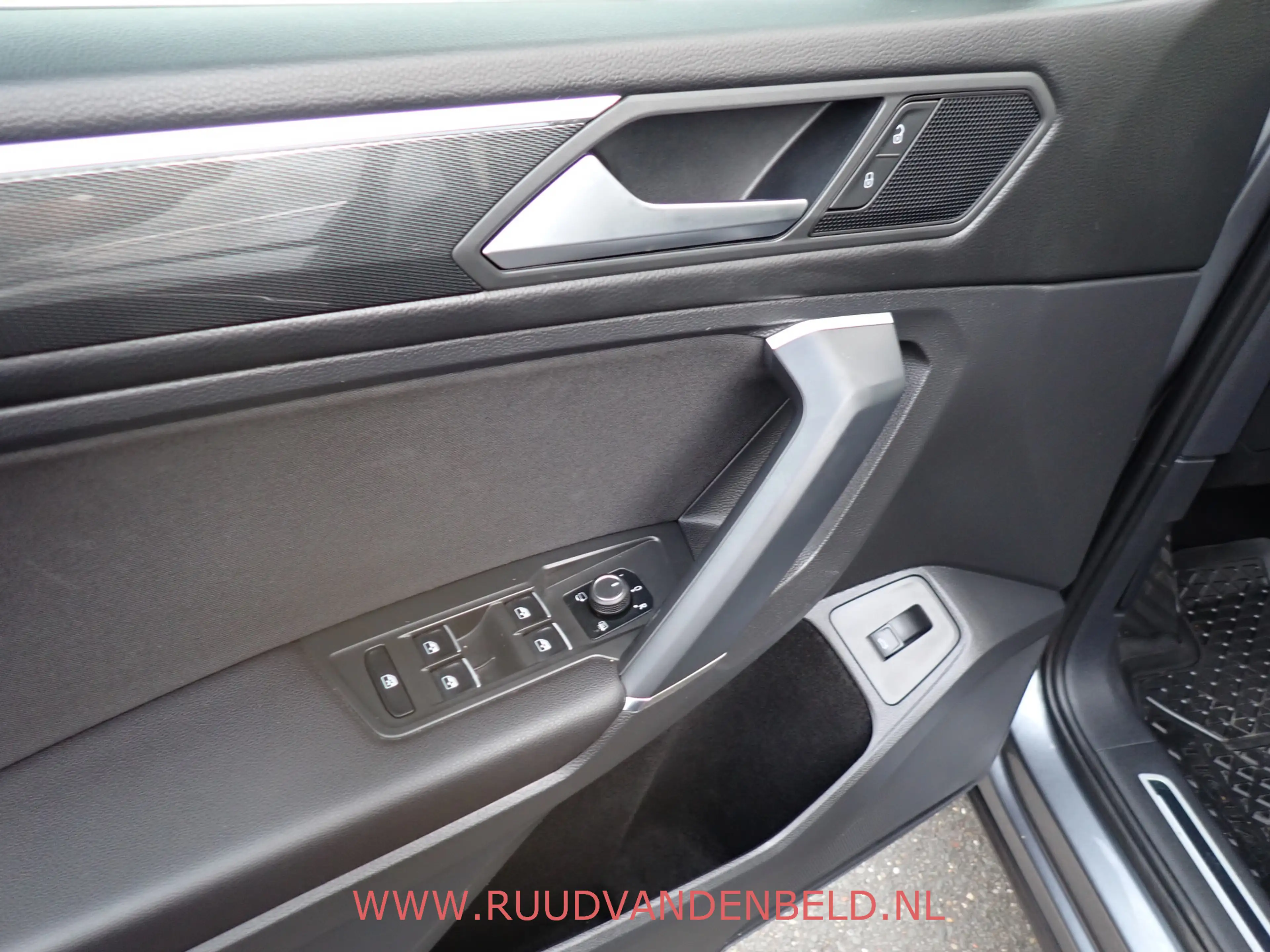 Volkswagen Tiguan Allspace 2.0TDI KEYLESS / ACC / CAMERA / CARPLAY / 19'' / H — photo 15