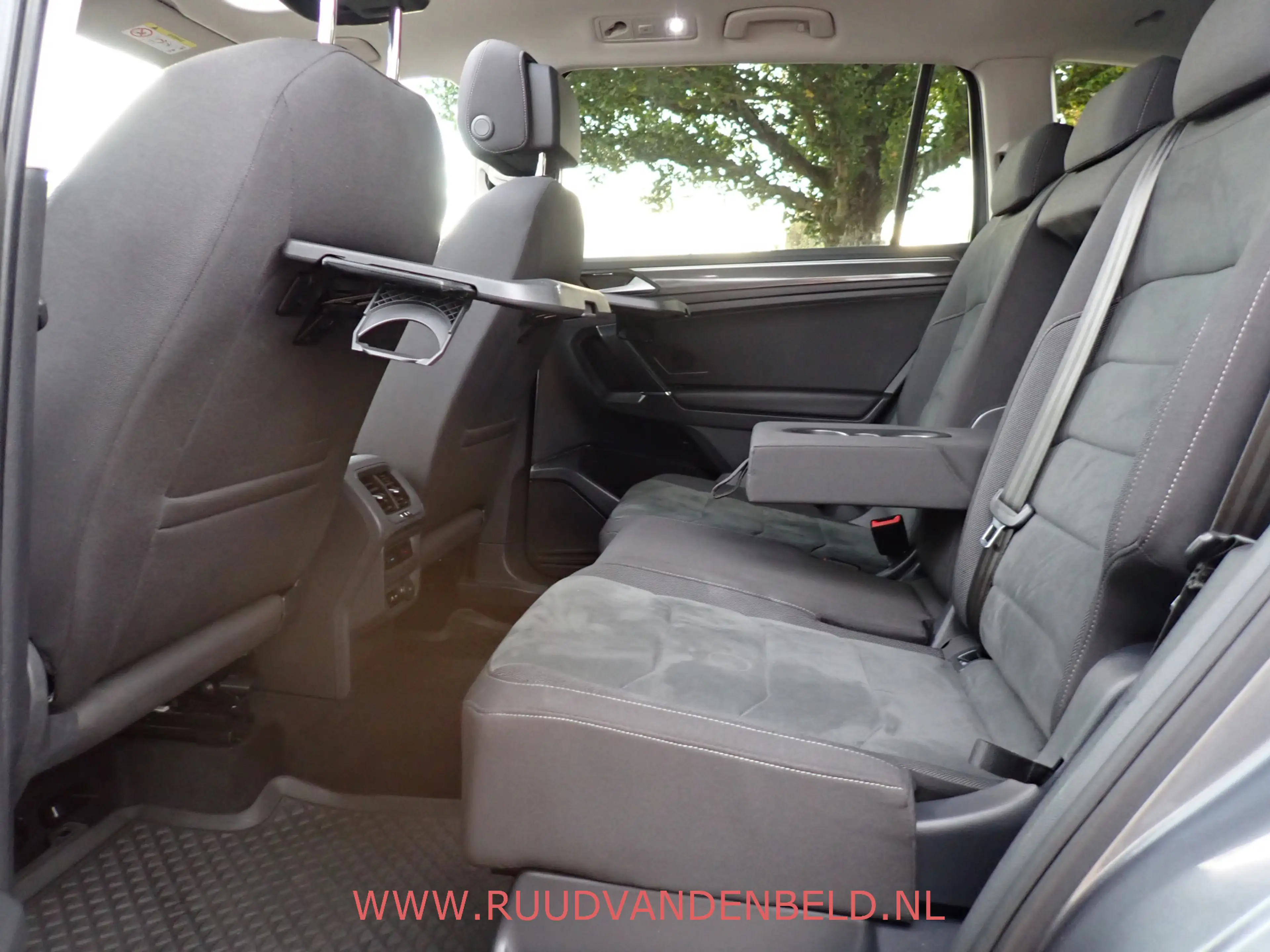 Volkswagen Tiguan Allspace 2.0TDI KEYLESS / ACC / CAMERA / CARPLAY / 19'' / H — photo 13
