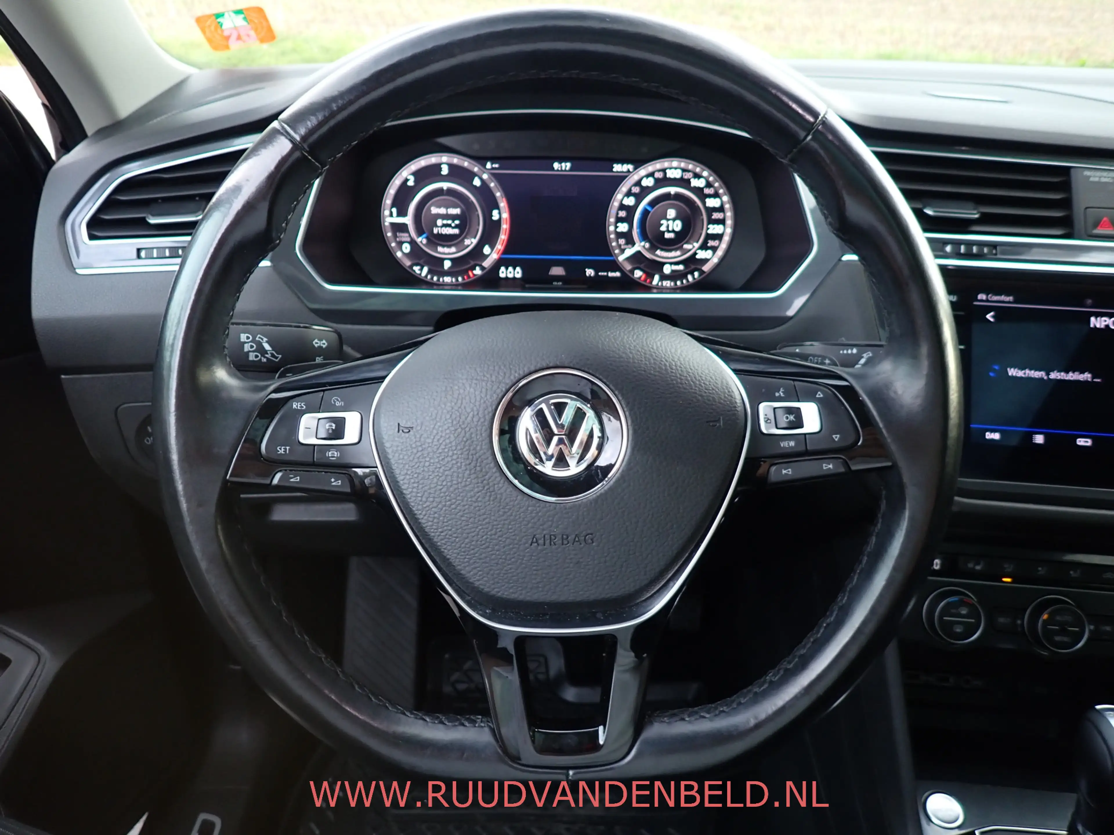 Volkswagen Tiguan Allspace 2.0TDI KEYLESS / ACC / CAMERA / CARPLAY / 19'' / H — photo 40