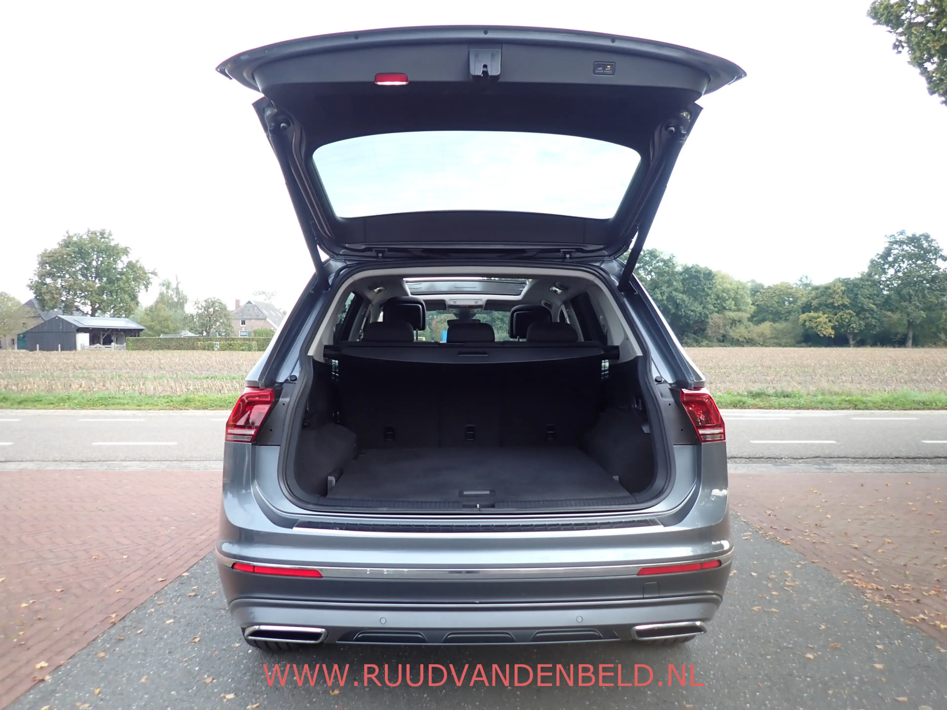 Volkswagen Tiguan Allspace 2.0TDI KEYLESS / ACC / CAMERA / CARPLAY / 19'' / H — photo 31