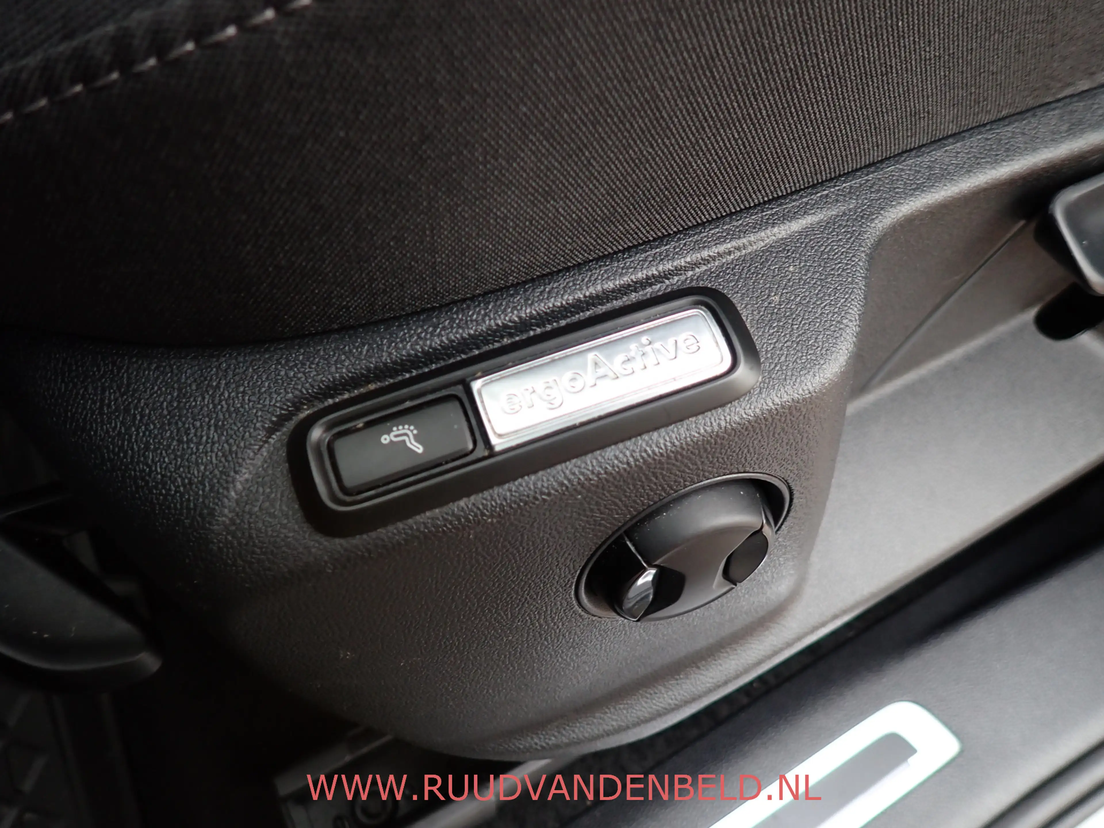 Volkswagen Tiguan Allspace 2.0TDI KEYLESS / ACC / CAMERA / CARPLAY / 19'' / H — photo 16