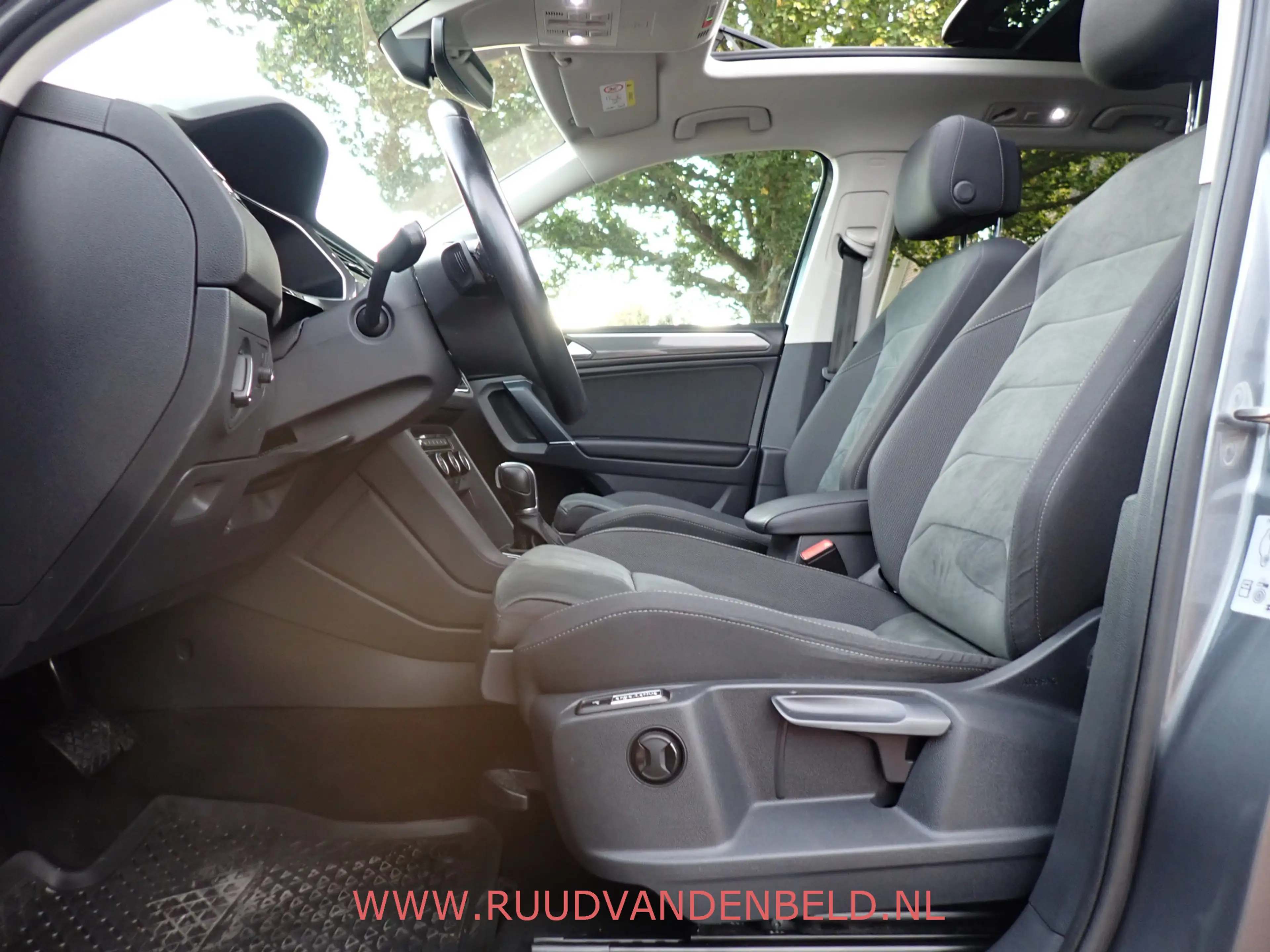 Volkswagen Tiguan Allspace 2.0TDI KEYLESS / ACC / CAMERA / CARPLAY / 19'' / H — photo 12