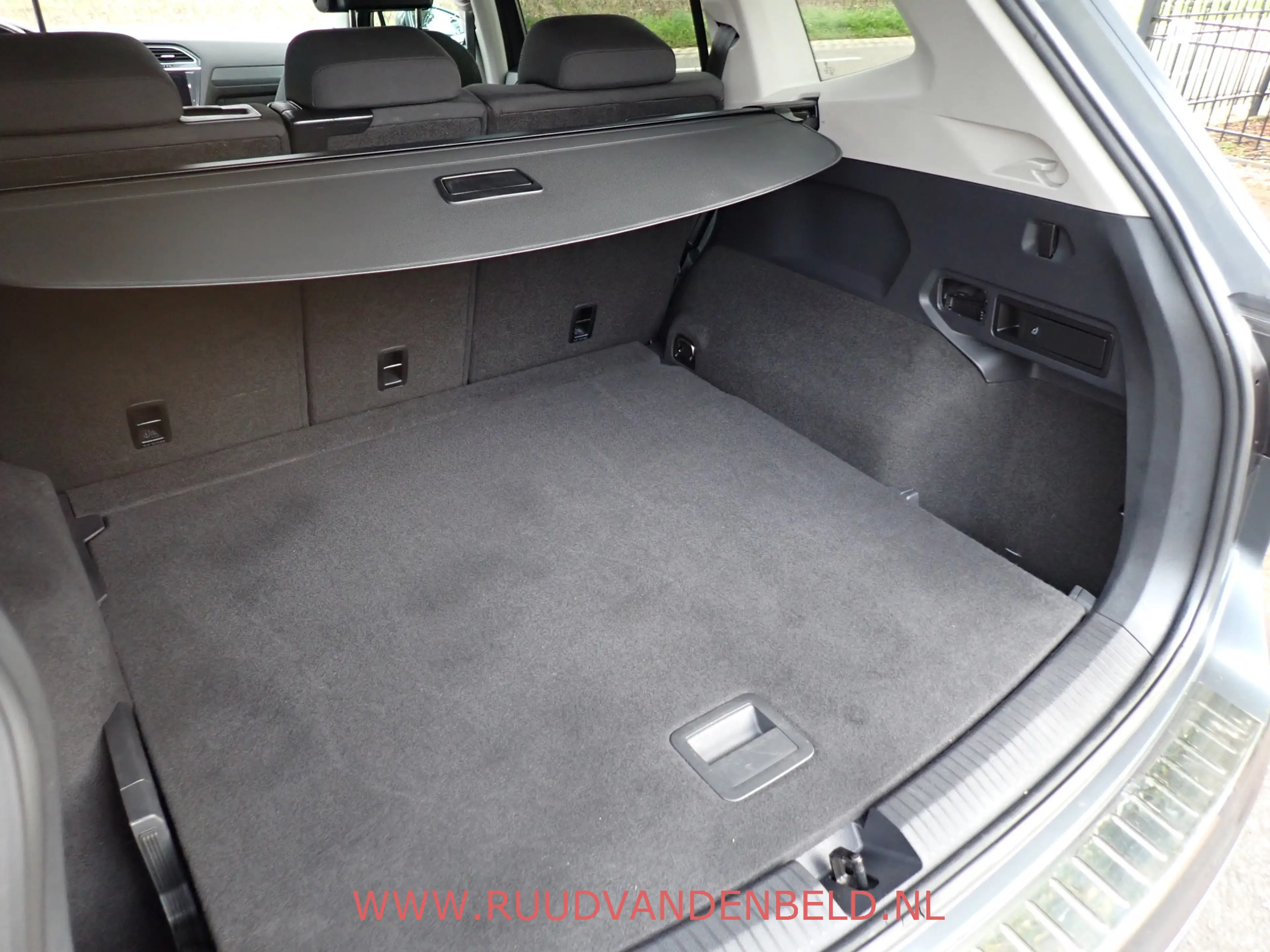 Volkswagen Tiguan Allspace 2.0TDI KEYLESS / ACC / CAMERA / CARPLAY / 19'' / H — photo 32