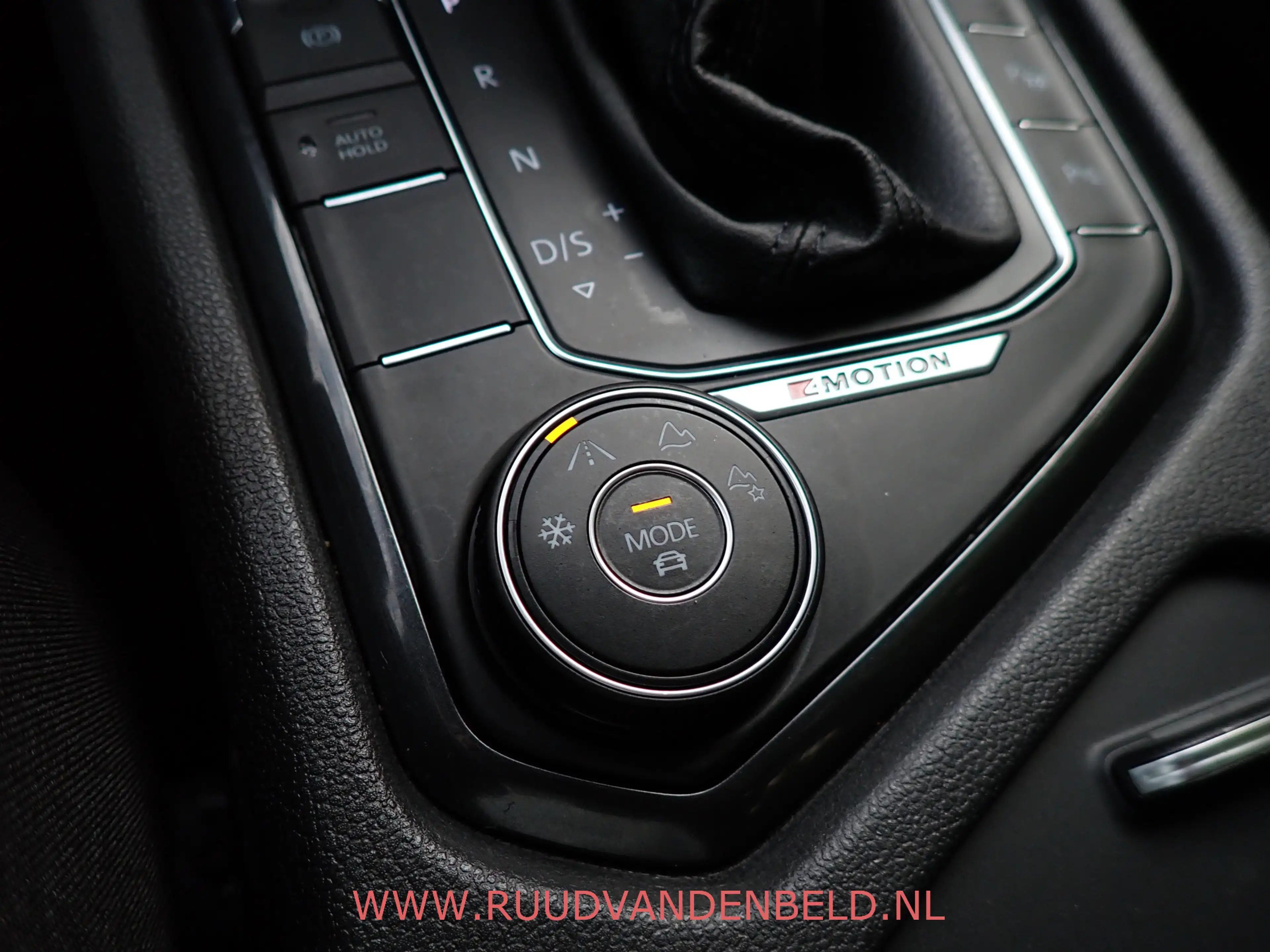 Volkswagen Tiguan Allspace 2.0TDI KEYLESS / ACC / CAMERA / CARPLAY / 19'' / H — photo 29