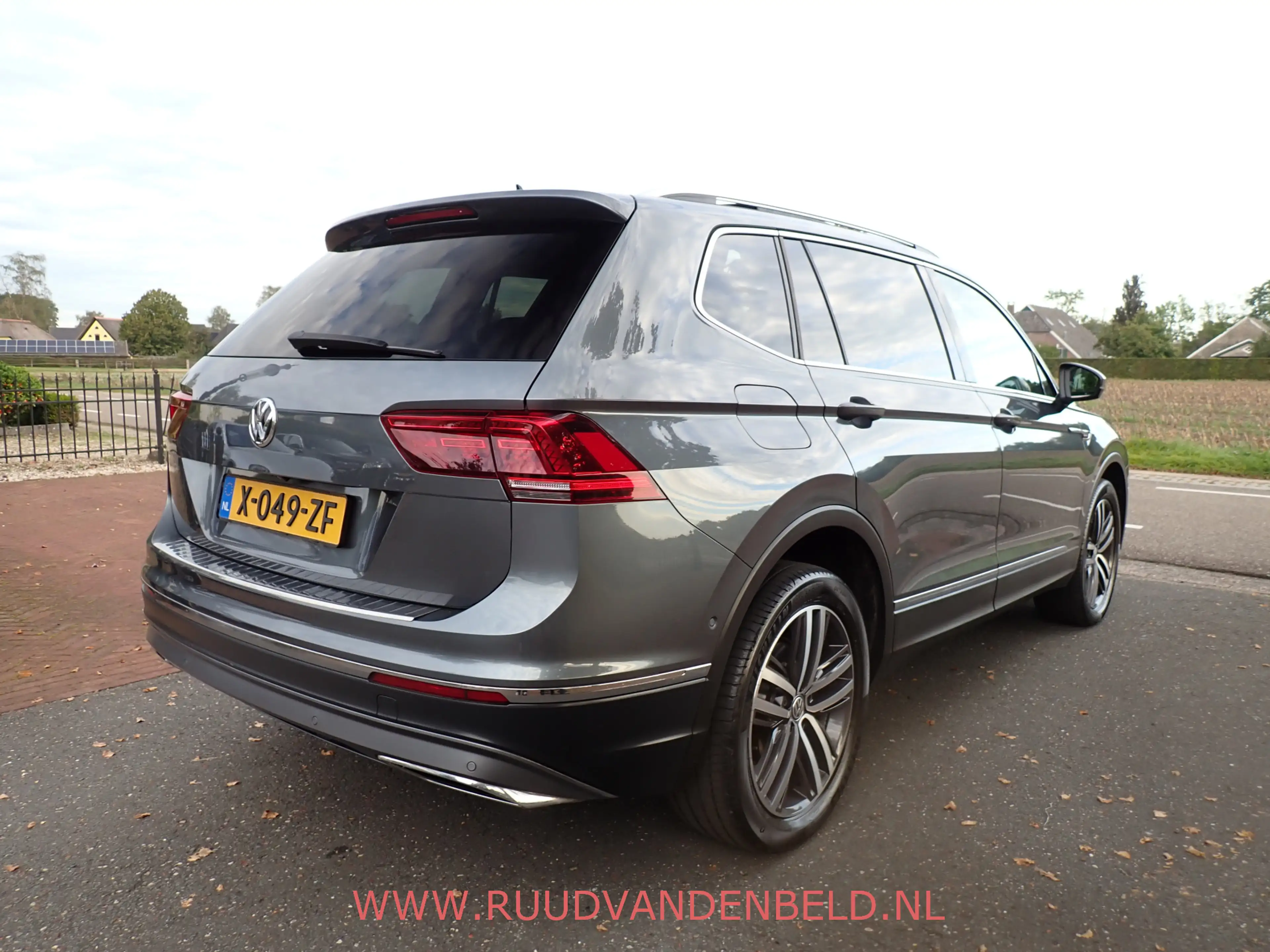 Volkswagen Tiguan Allspace 2.0TDI KEYLESS / ACC / CAMERA / CARPLAY / 19'' / H — photo 4