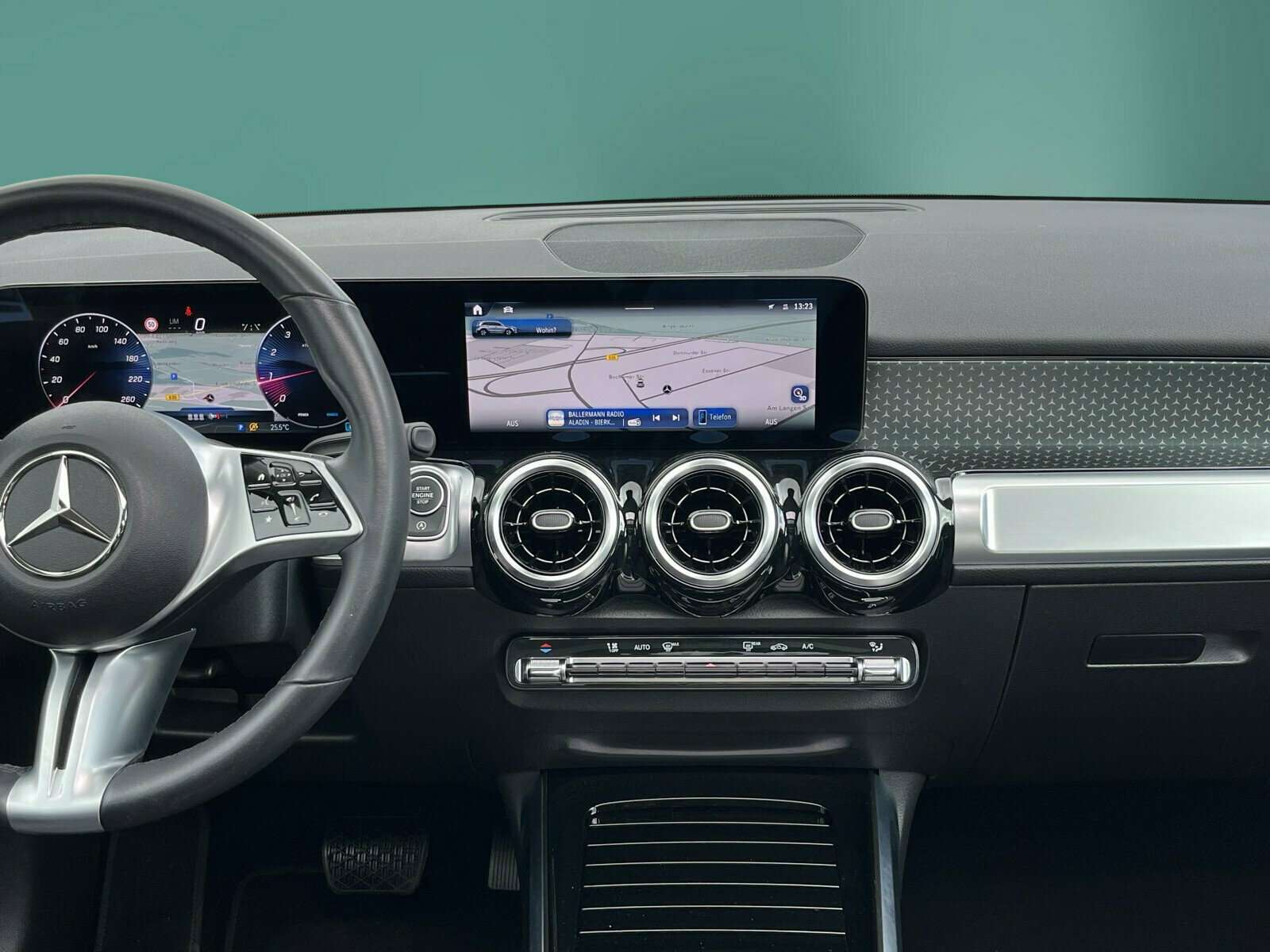 Mercedes-Benz GLB 220