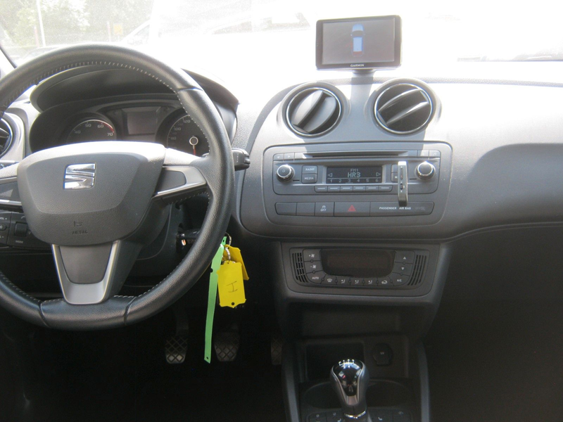 SEAT Ibiza ST Style Salsa — photo 10