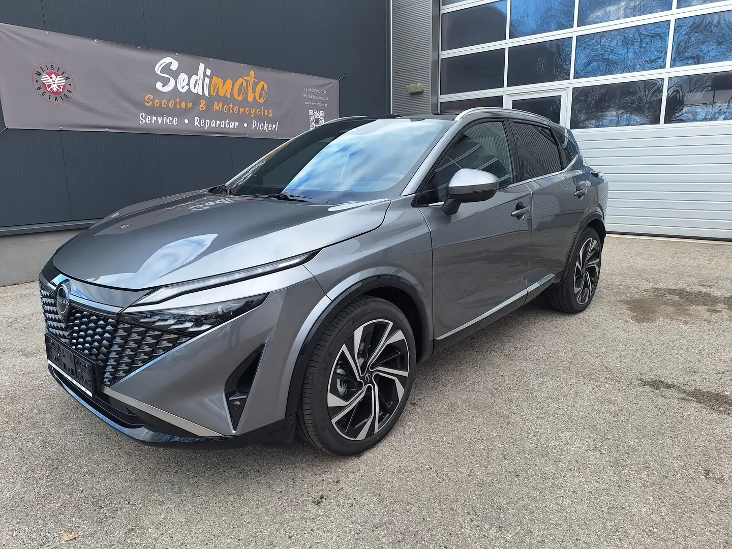 Nissan Qashqai 1,3 DIG-T MHEV Tekna+ Xtronic Neuwagen Grau - 1