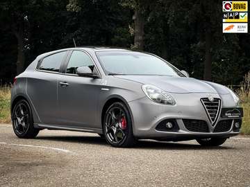 1.7 TBi Quadrifoglio Verde | Matt grijs | Bose | P