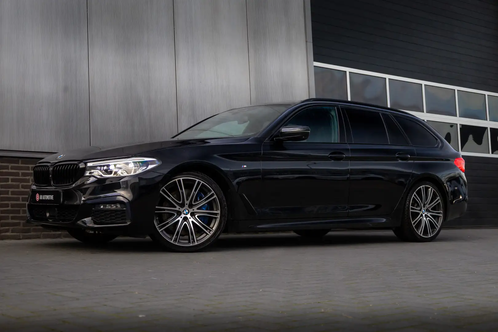 BMW 540 5-serie Touring 540i xDrive 340 pk High Executive Negro - 1