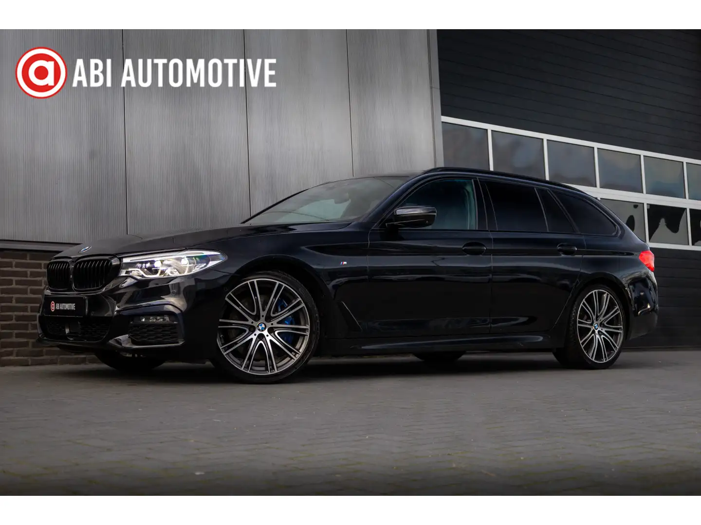 BMW 540 5-serie Touring 540i xDrive 340 pk High Executive Zwart - 1