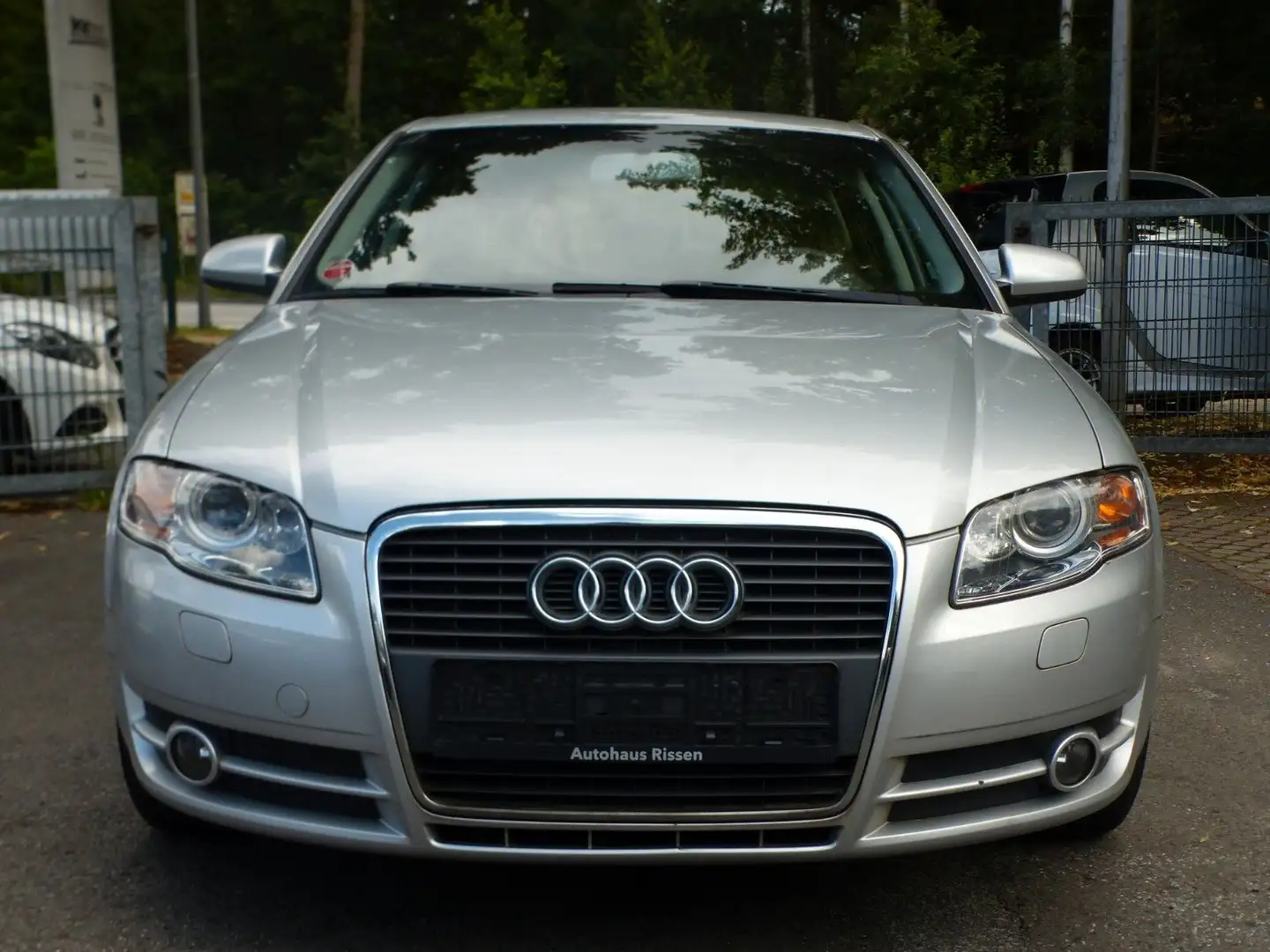 Audi A4 Lim. 2.0 Automatik Navi Xen Shz Tempomat Silber - 2
