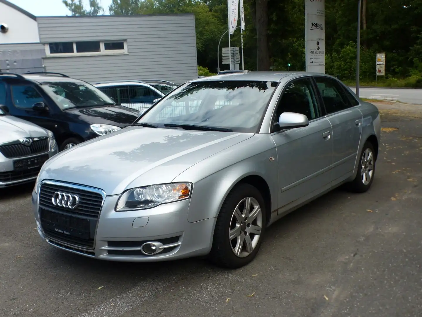 Audi A4 Lim. 2.0 Automatik Navi Xen Shz Tempomat Silber - 1