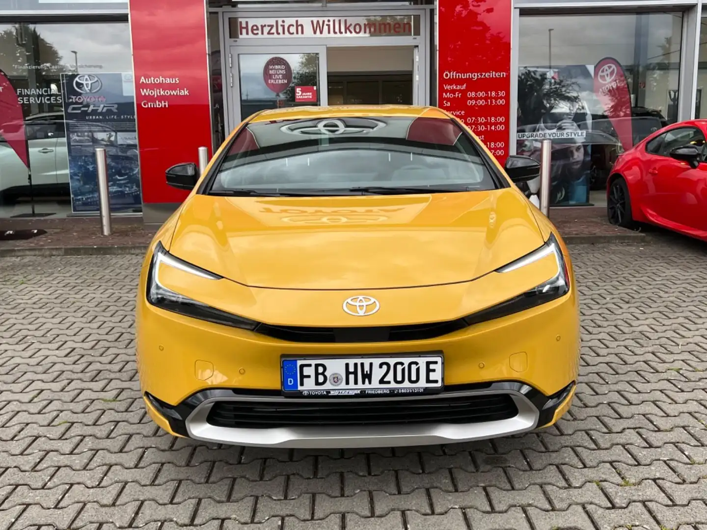 Toyota Prius Plug-In Executive Žlutá - 2