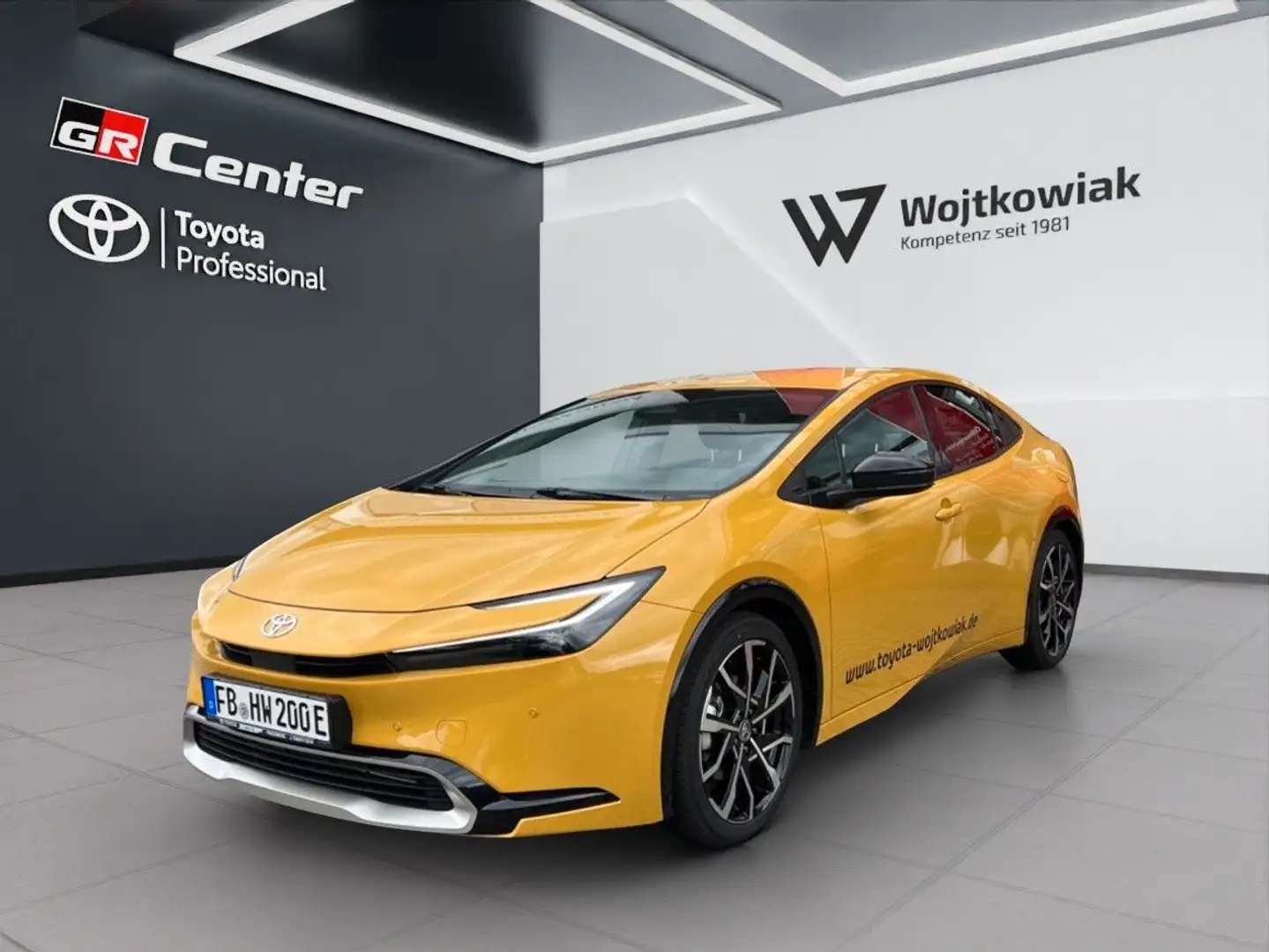 Toyota Prius Plug-In Executive Gelb - 1