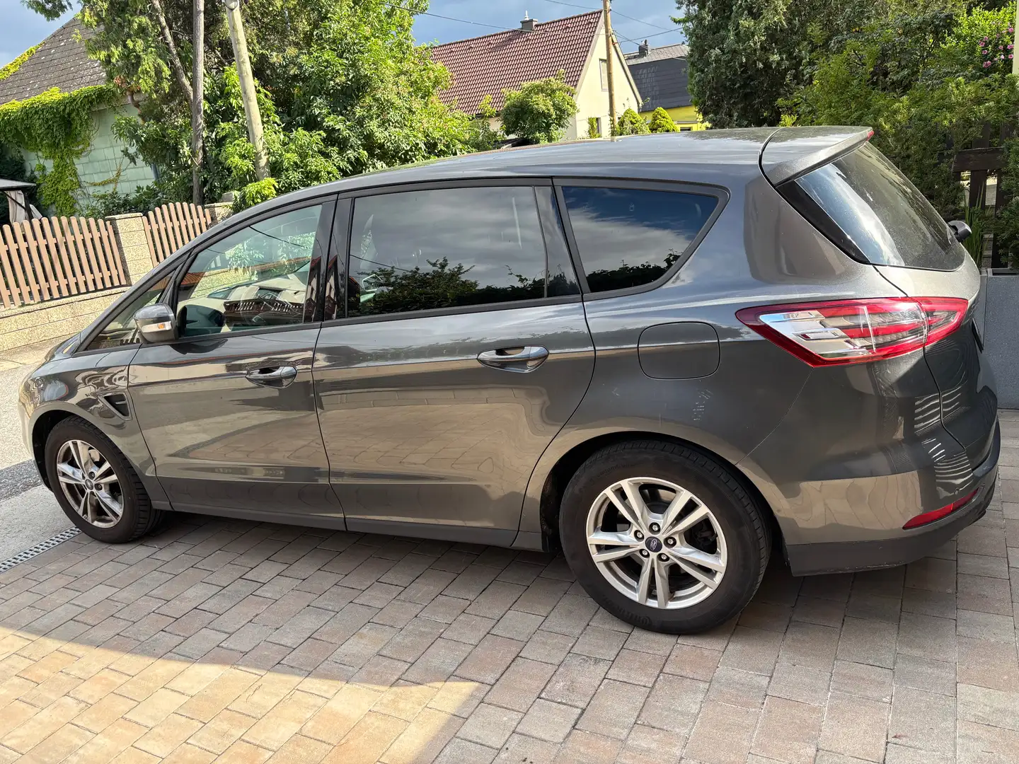 Ford S-Max S-MAX Business 2.0 EcoBlue SCR Aut. Business Grau - 1