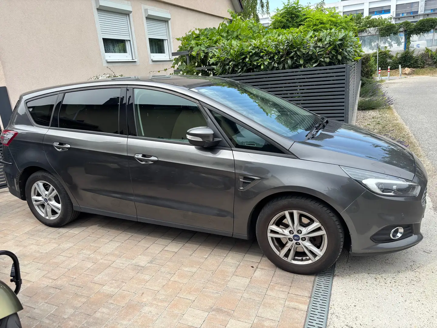 Ford S-Max S-MAX Business 2.0 EcoBlue SCR Aut. Business Grau - 2