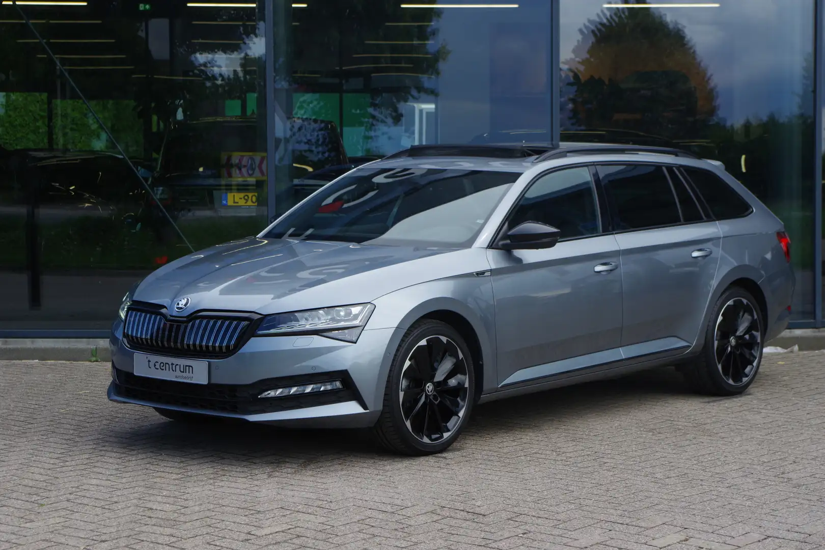 Skoda Superb Combi 1.4 TSI iV Sportline BNS 218 PK PHEV, Panora Grijs - 1