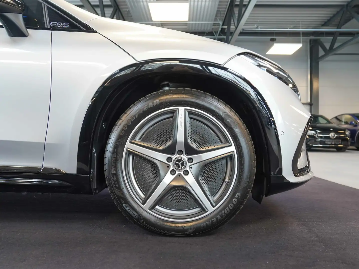 Mercedes-Benz EQS SUV EQS SUV 450+ AMG Line Premium+ HYPERSCREEN Pano Srebrny - 2