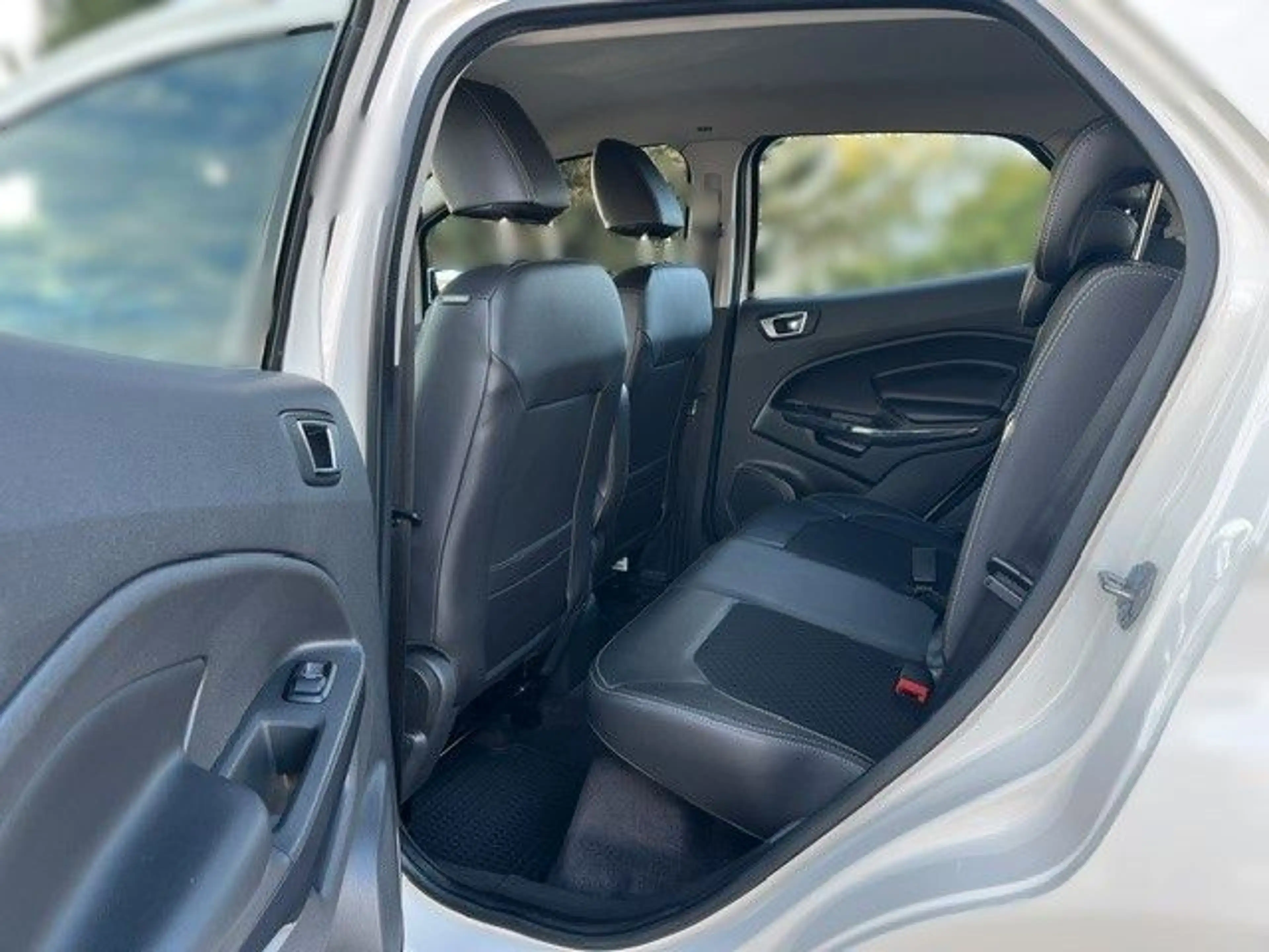 Ford EcoSport 1.5 TDCi Titanium — photo 8