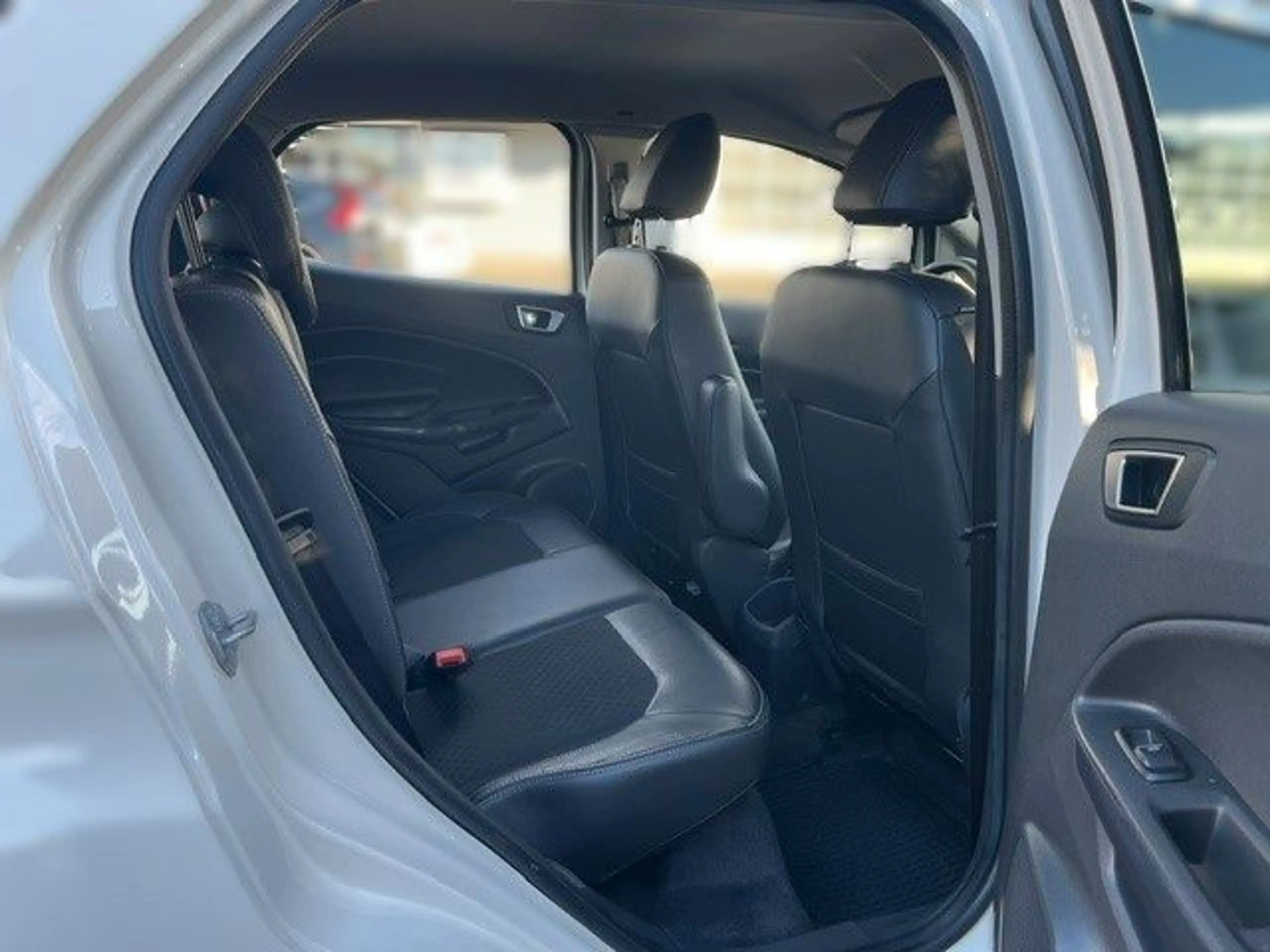 Ford EcoSport 1.5 TDCi Titanium — photo 10