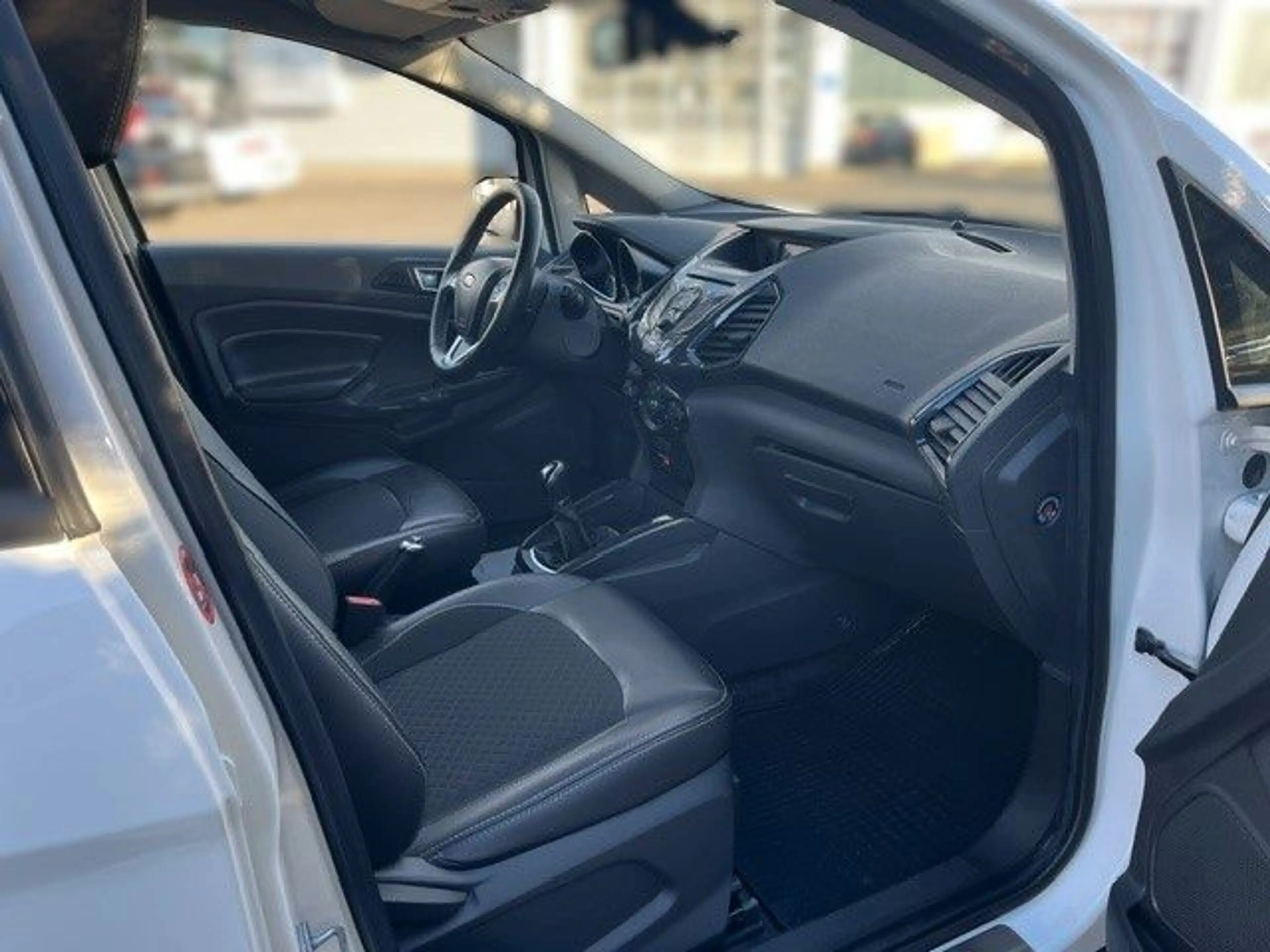 Ford EcoSport 1.5 TDCi Titanium — photo 11