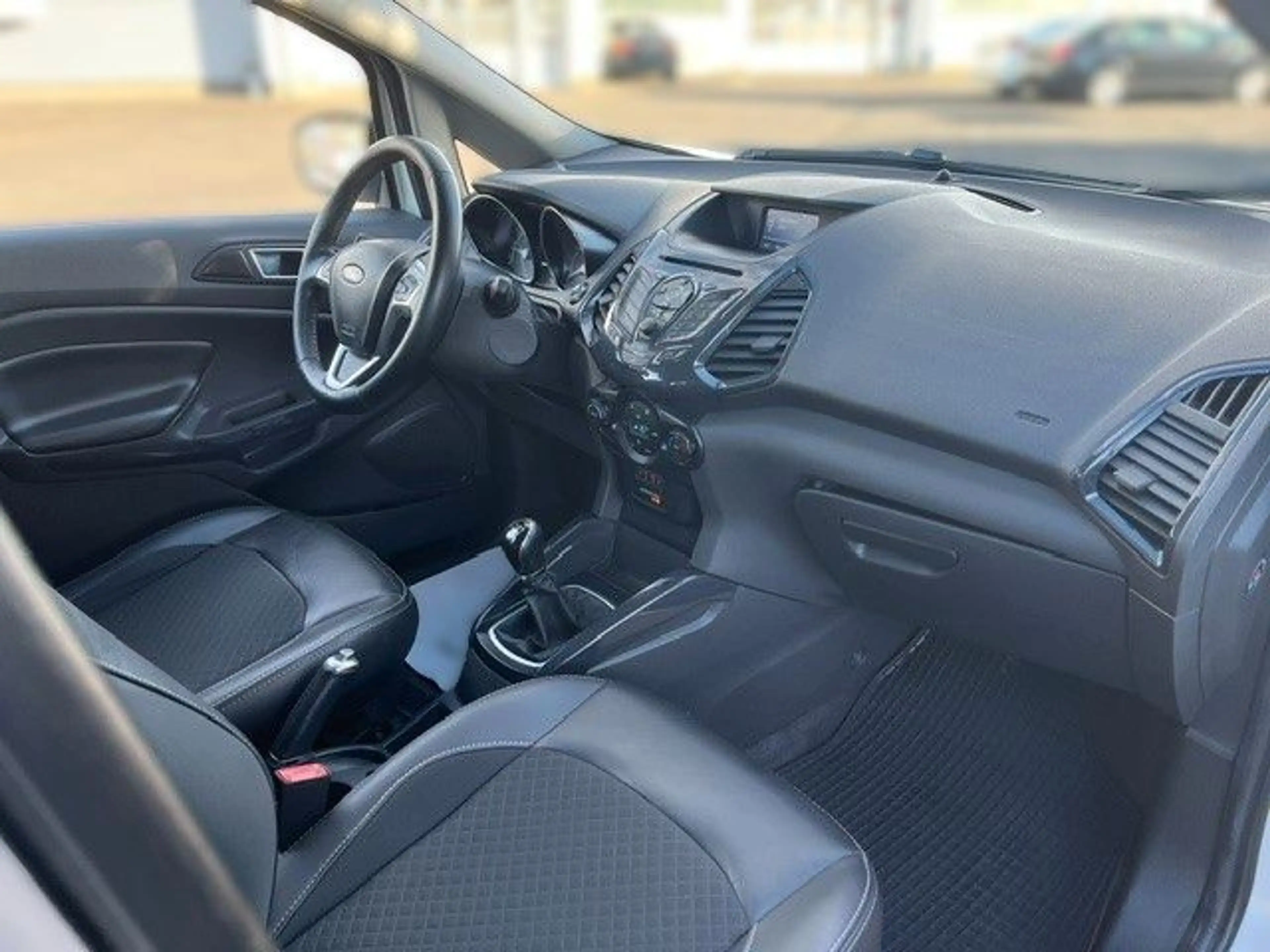 Ford EcoSport 1.5 TDCi Titanium — photo 12