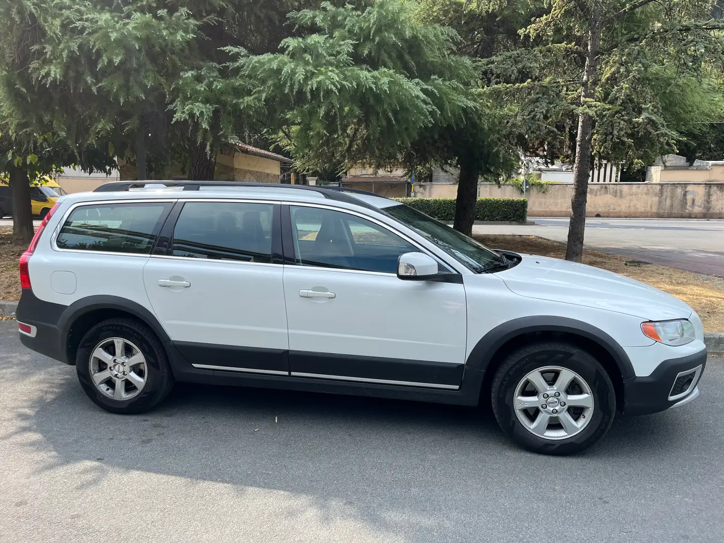 Volvo XC70 D4 Geartronic Kinetic Blanco - 2